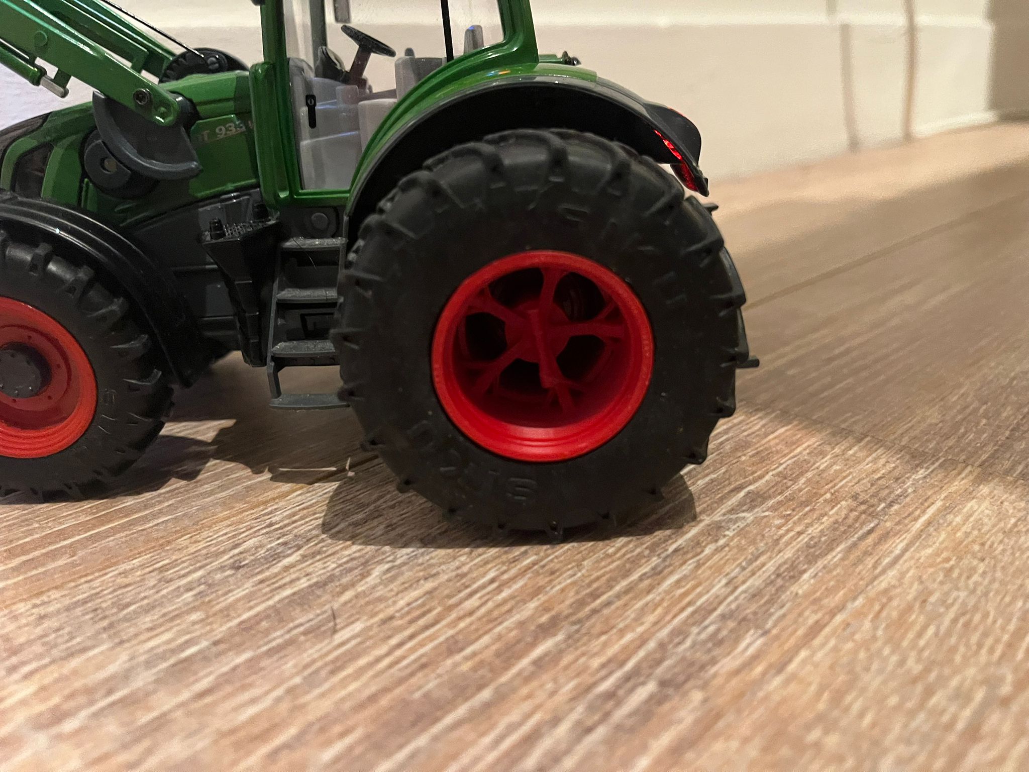 dual wheels siku fendt control