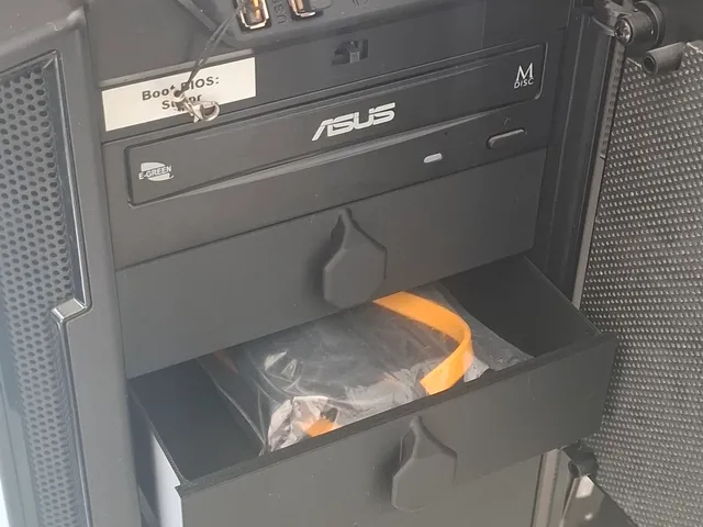 One part 5.25" drive bay tray. No support.