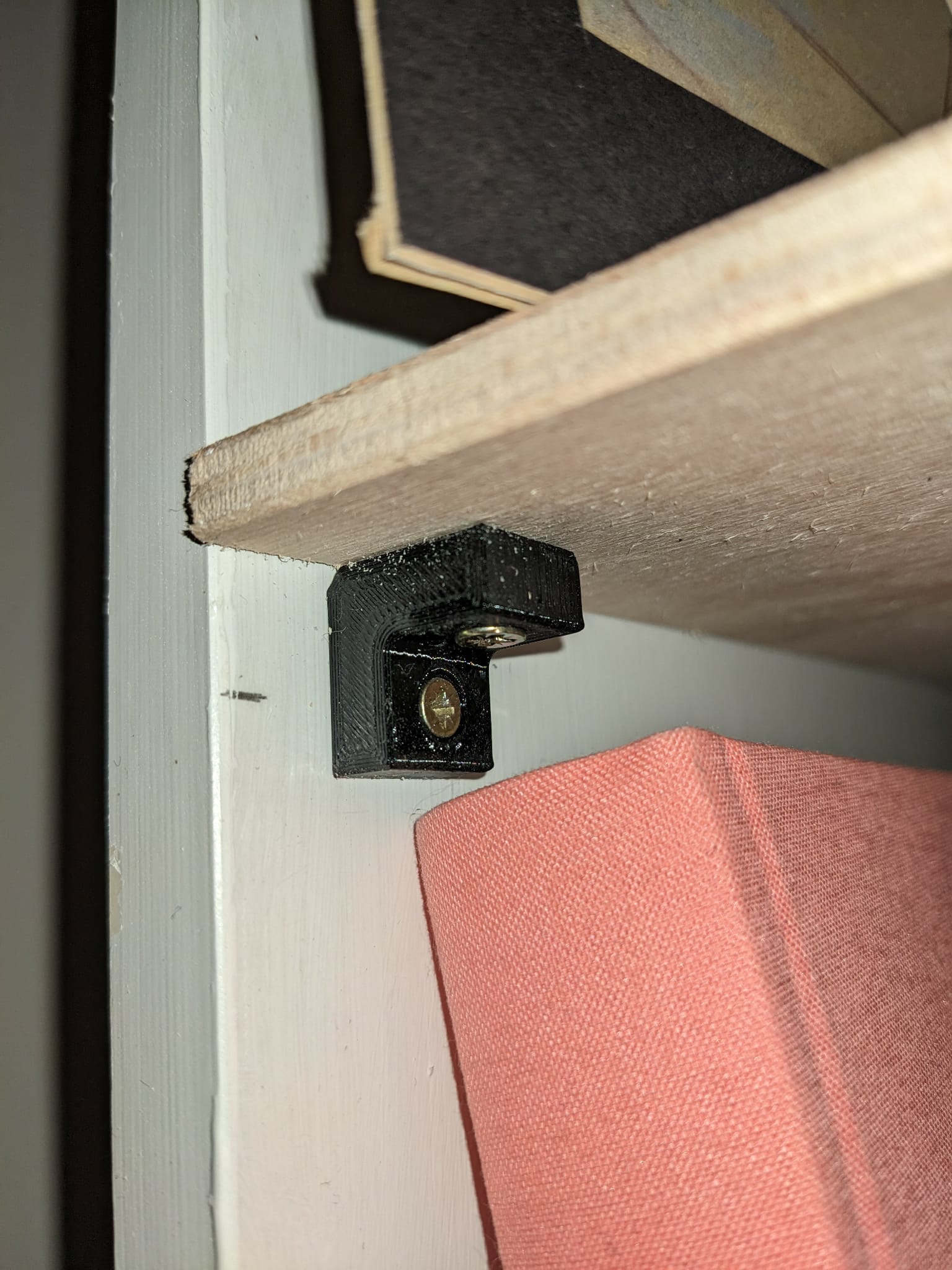 Shelf holder