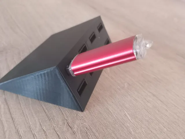 8-Slot Triangle USB Holder