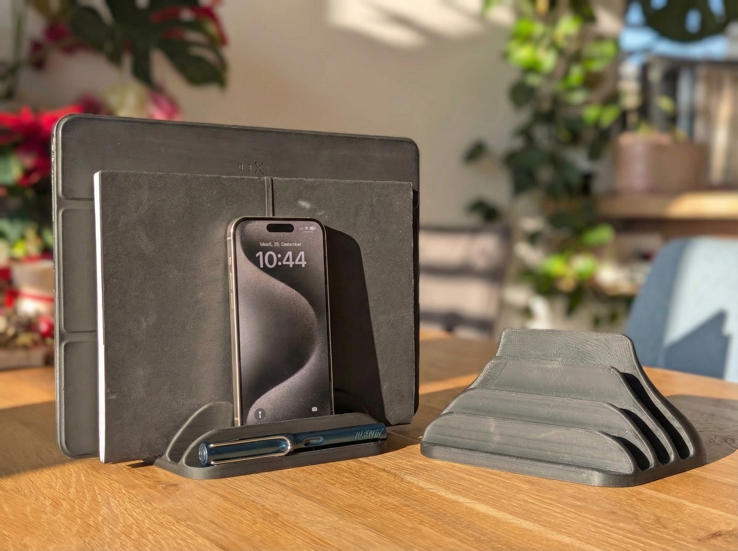 Universal Vertical Desk Organizer (ipad, notebook, phone...)