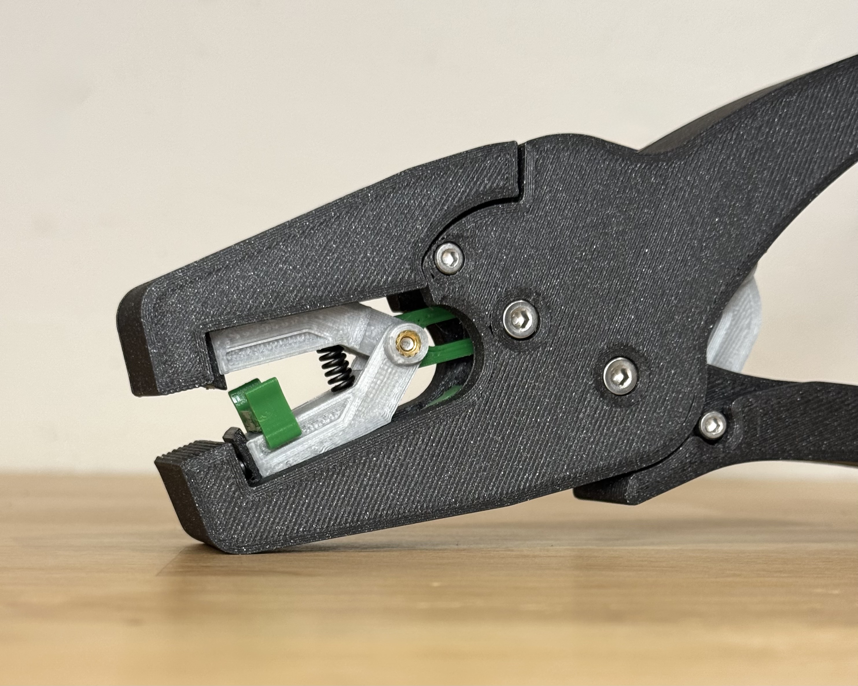 Miniatura 26 do modelo 3D Wire Stripper Pro – Functional Maker Tool
