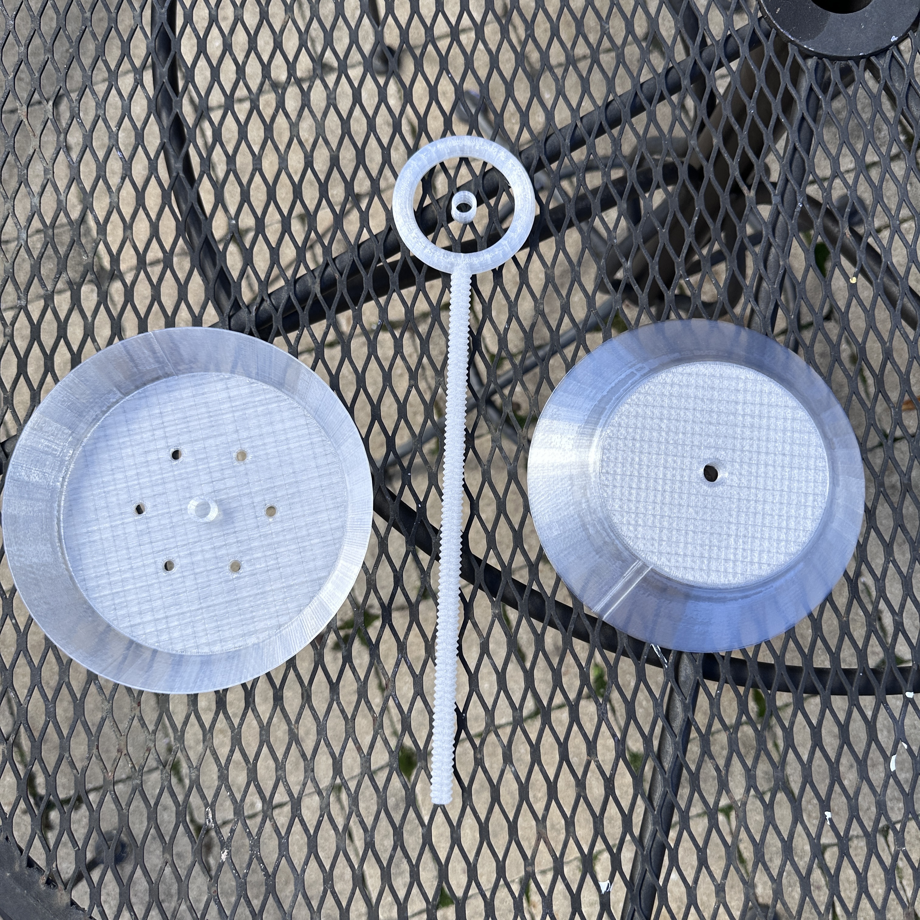 Adjustable Birdfeeder — thumbnail 2
