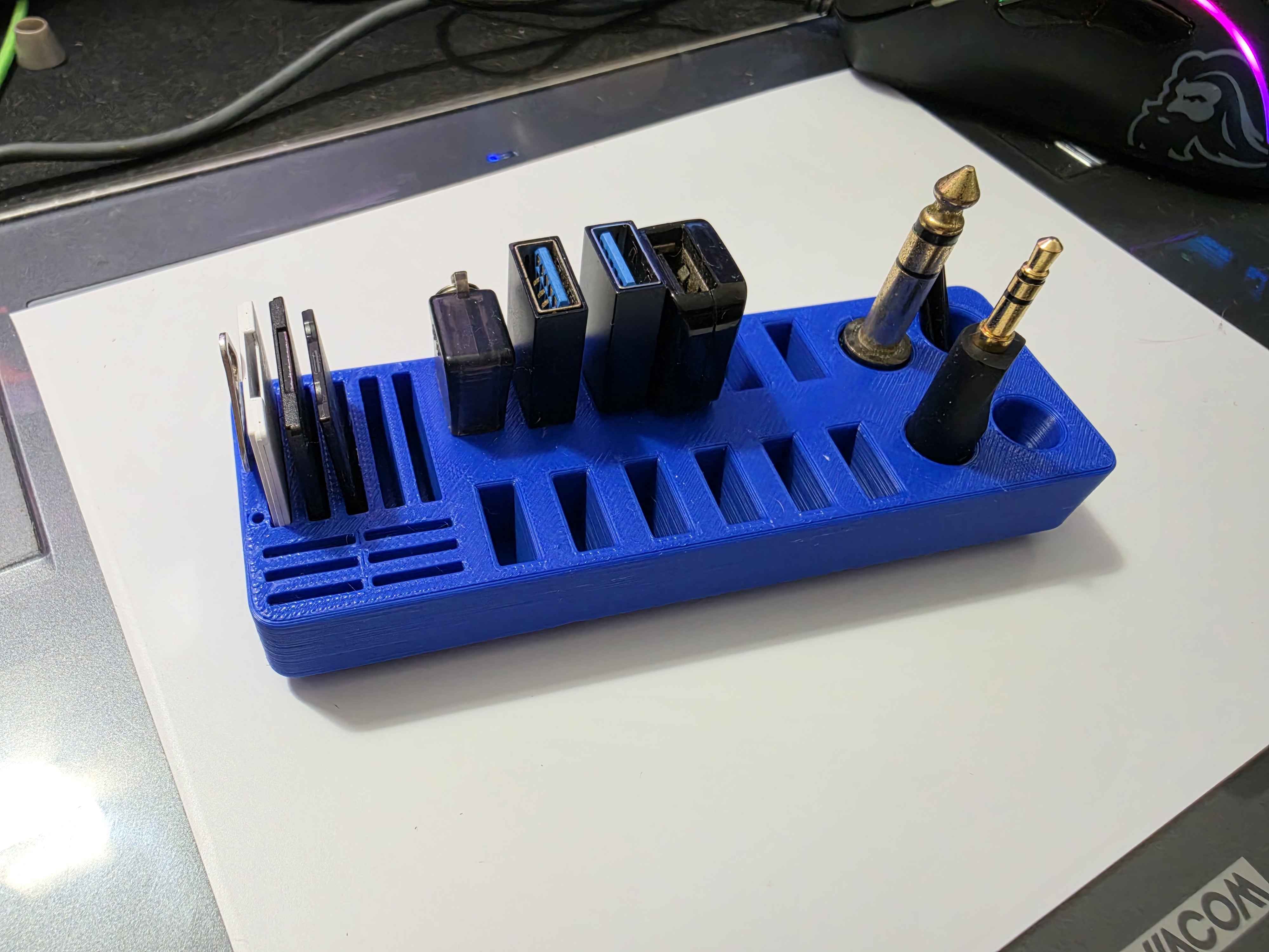 Gridfinity usb / sd card / sim tool / headphone adapter holder