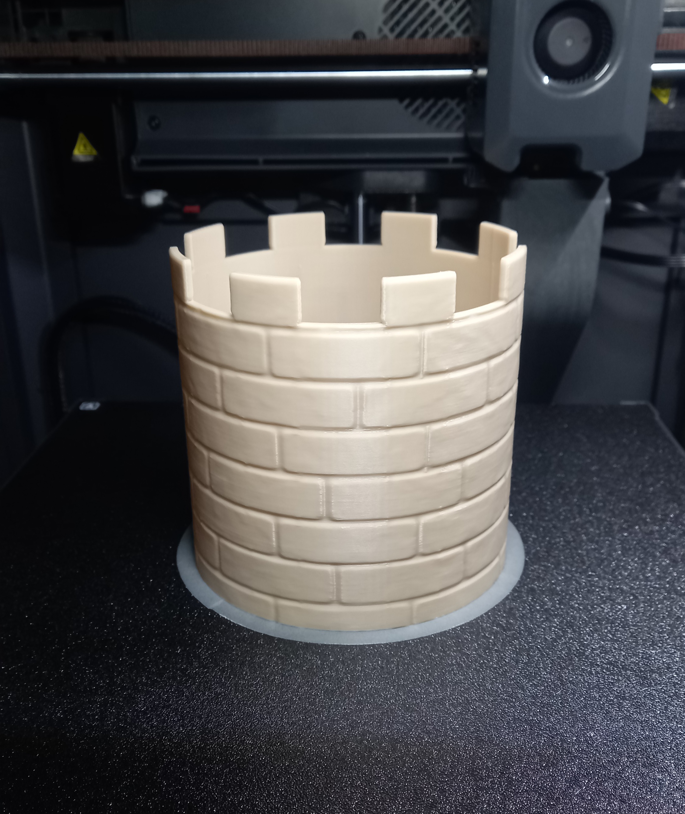 SIMPLE CASTLE TOWER PLANTER