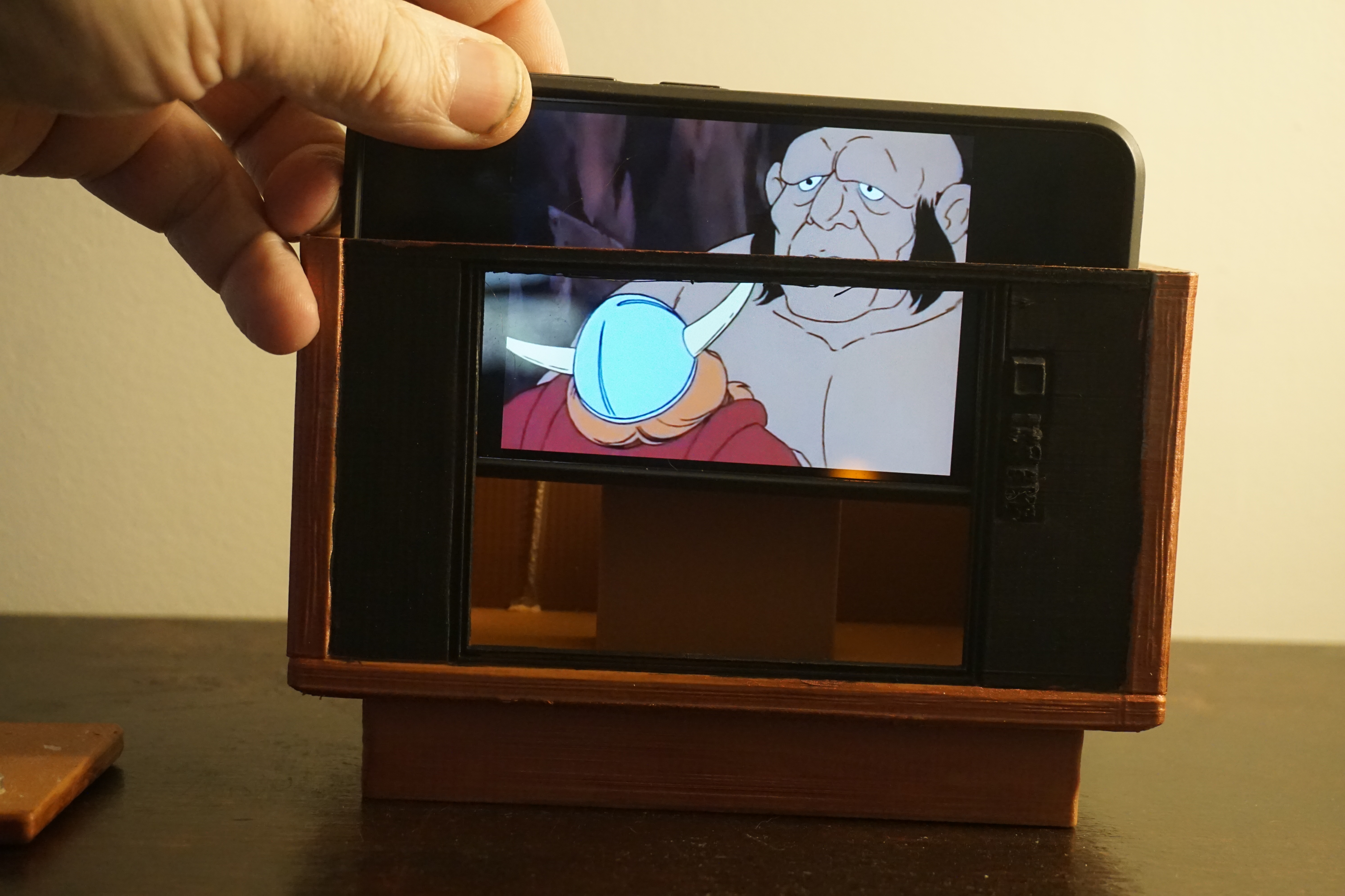 1980's Console TV desktop cell phone holder — miniatura 4