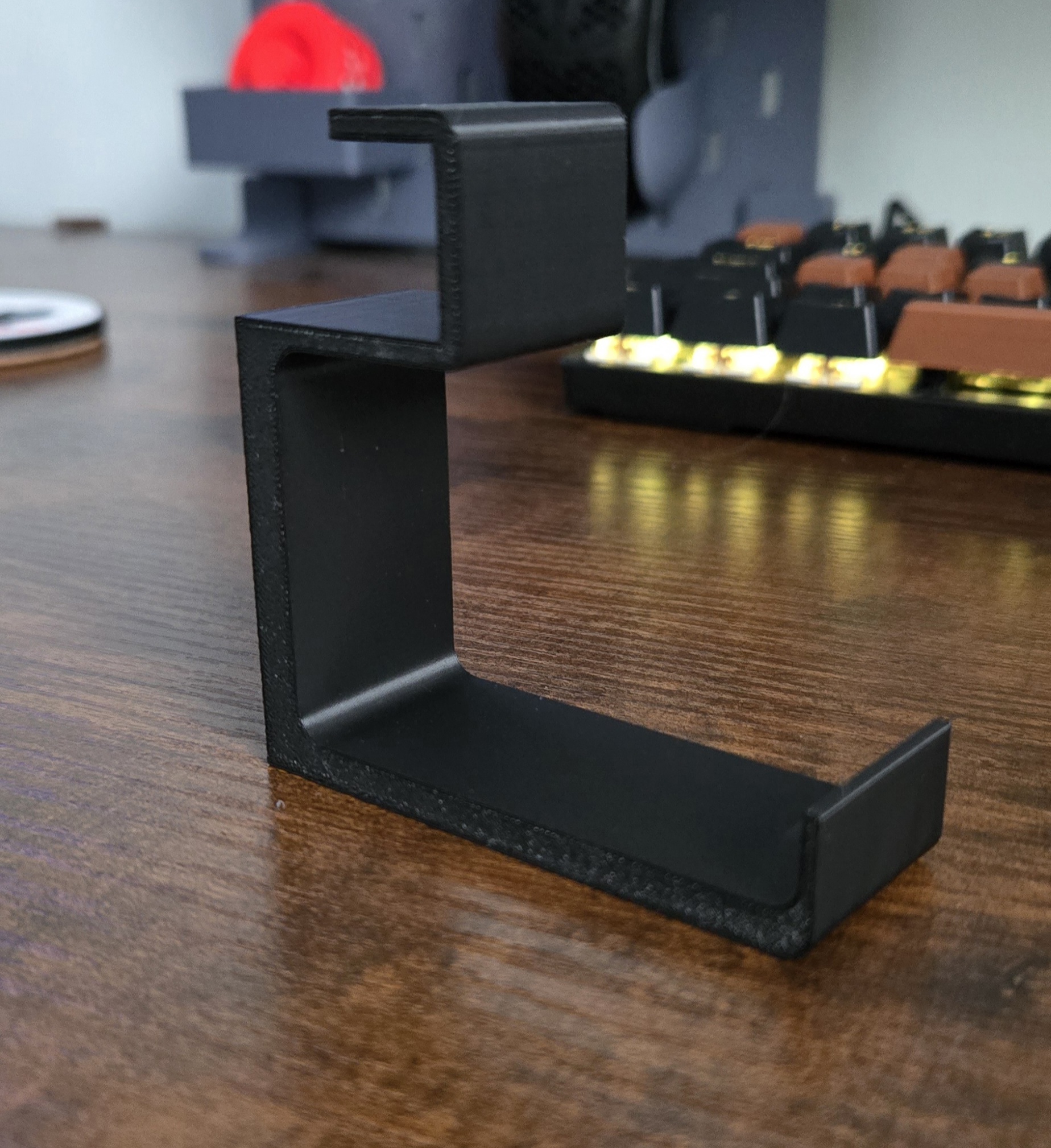 Magnetic headphone holder