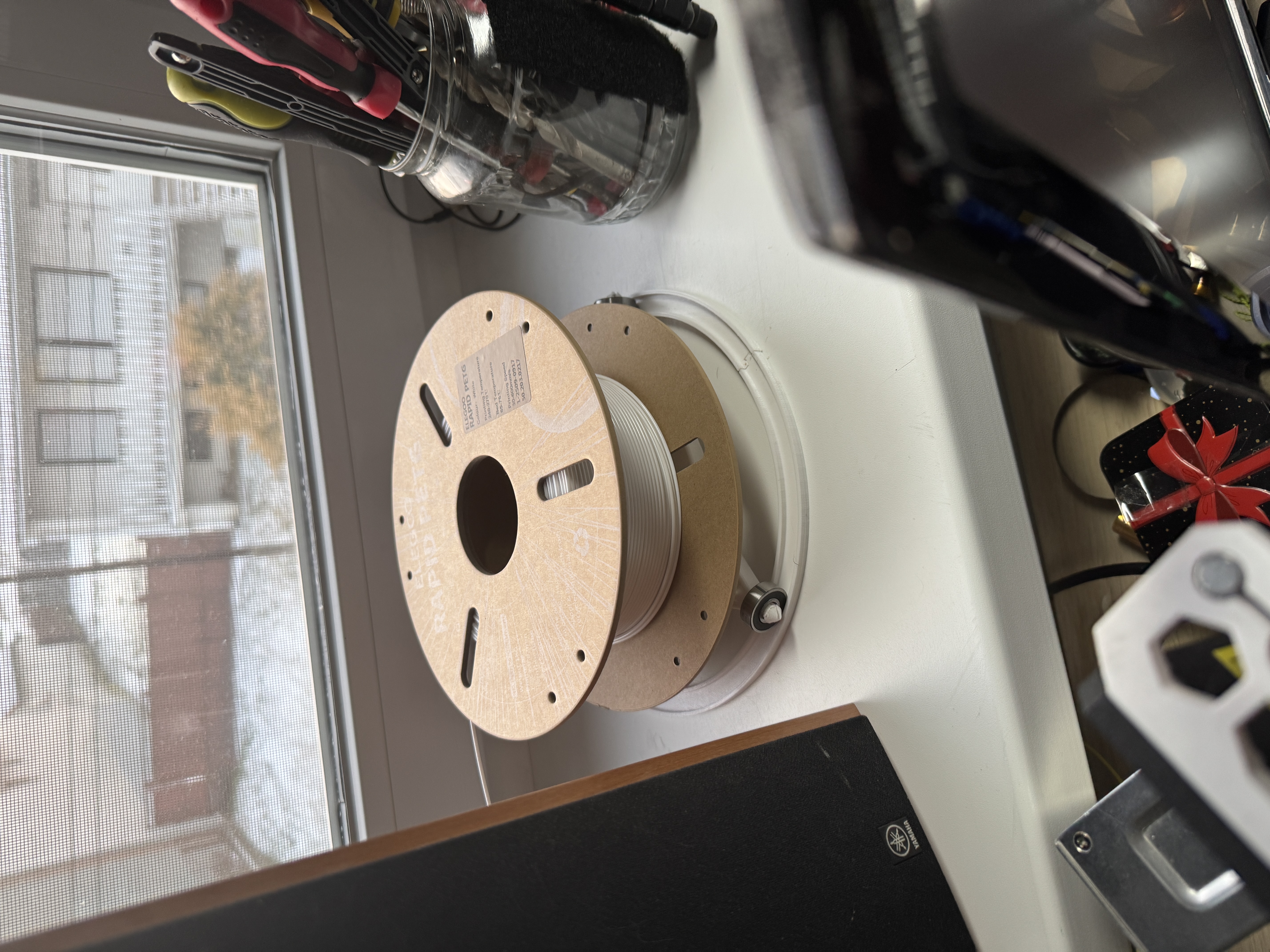 horizontal filament holder