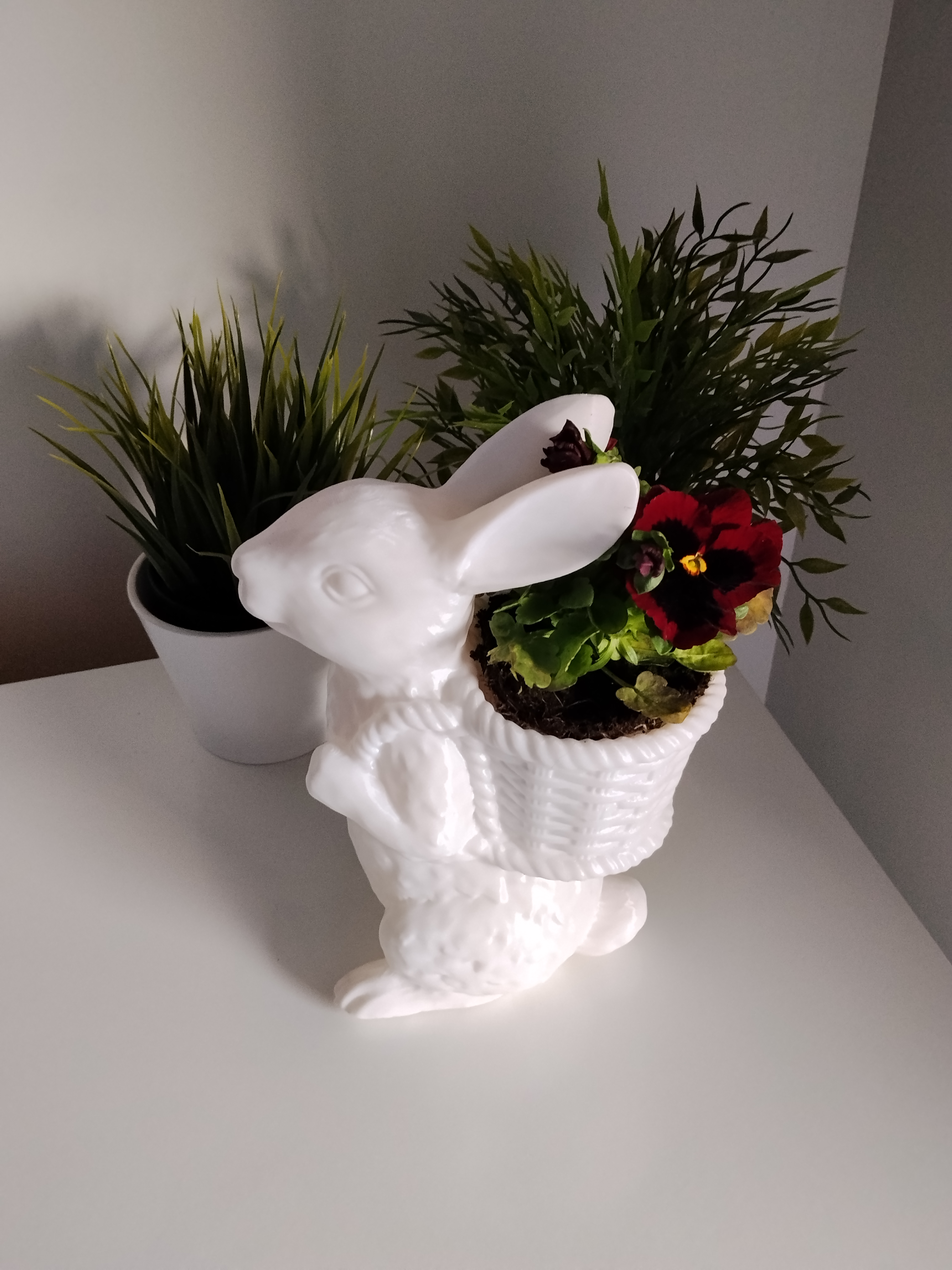 Miniatura 4 do modelo 3D Easter flowerpot white rabbit
