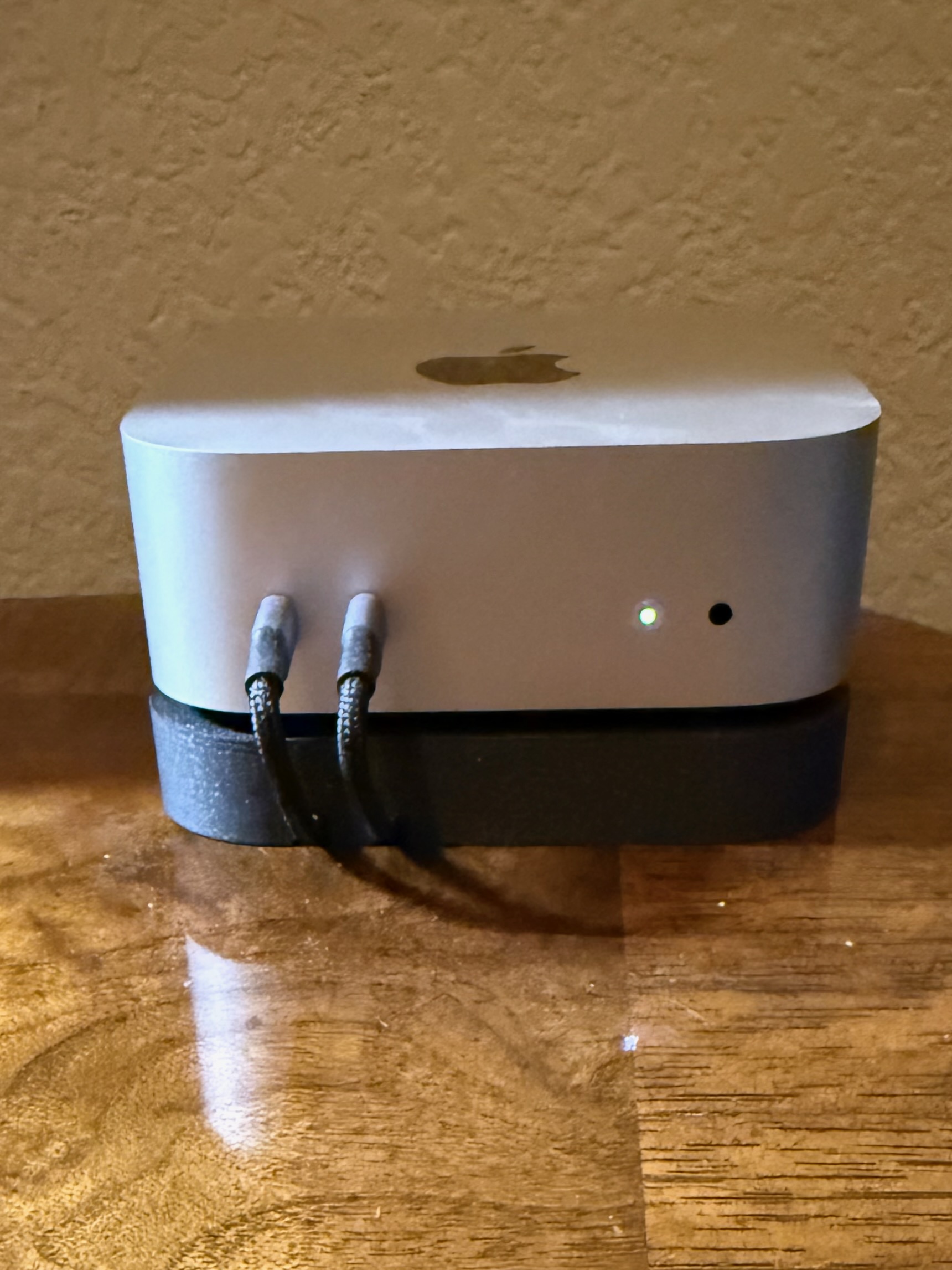 Mac mini SSD and cable management stand