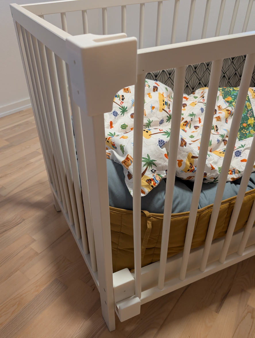 Brackets for re-attachable side on Ikea Gulliver crib