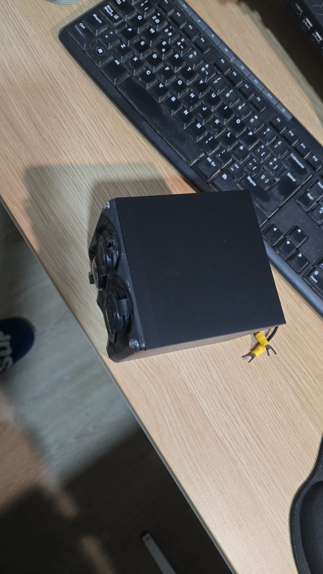Caja para toma 12v cuadruple