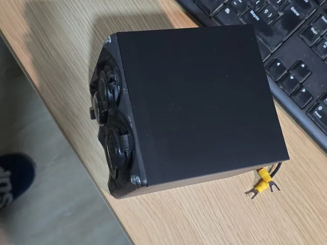 Caja para toma 12v cuadruple