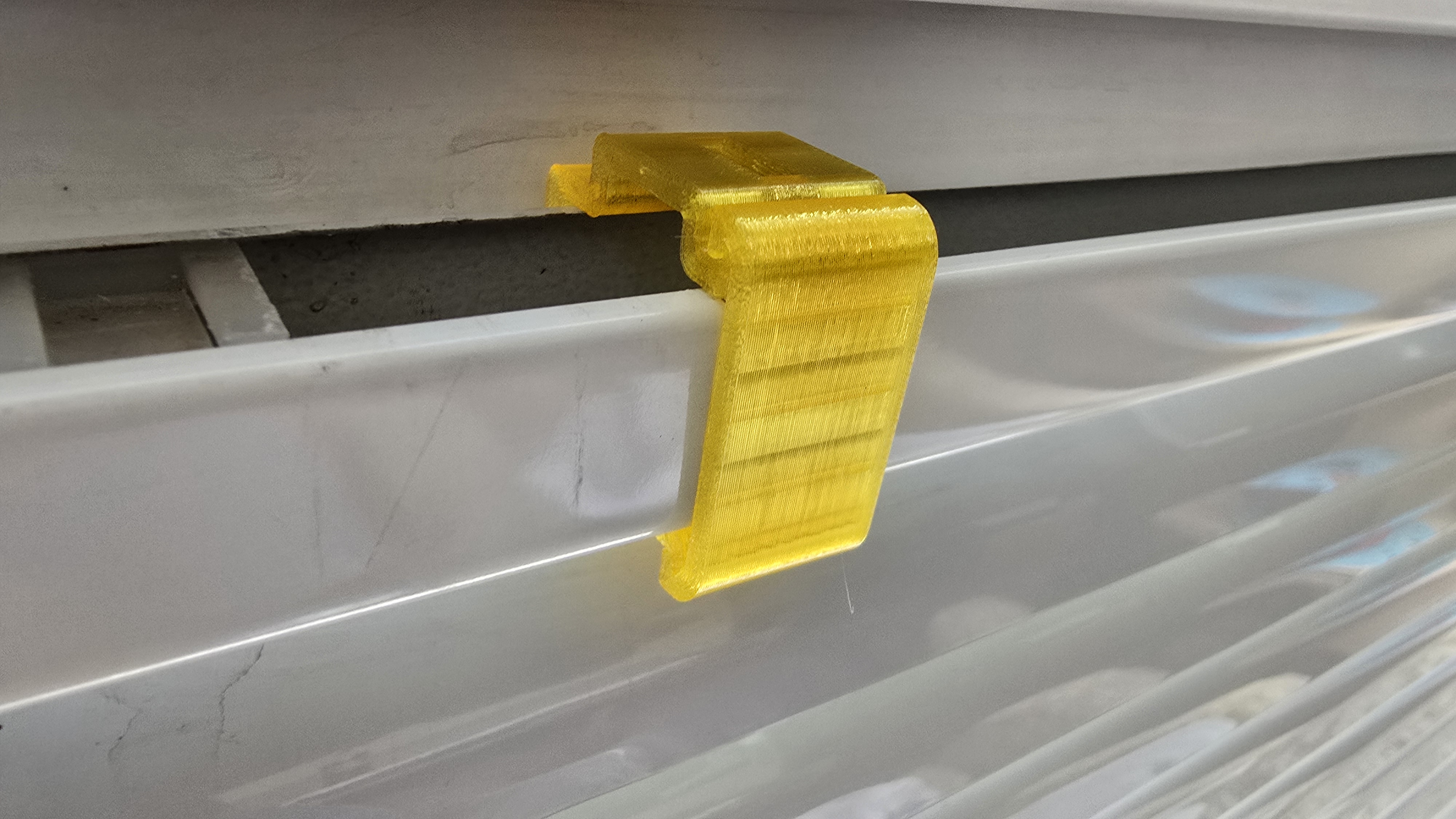 Holder for horizontal blind — thumbnail 2
