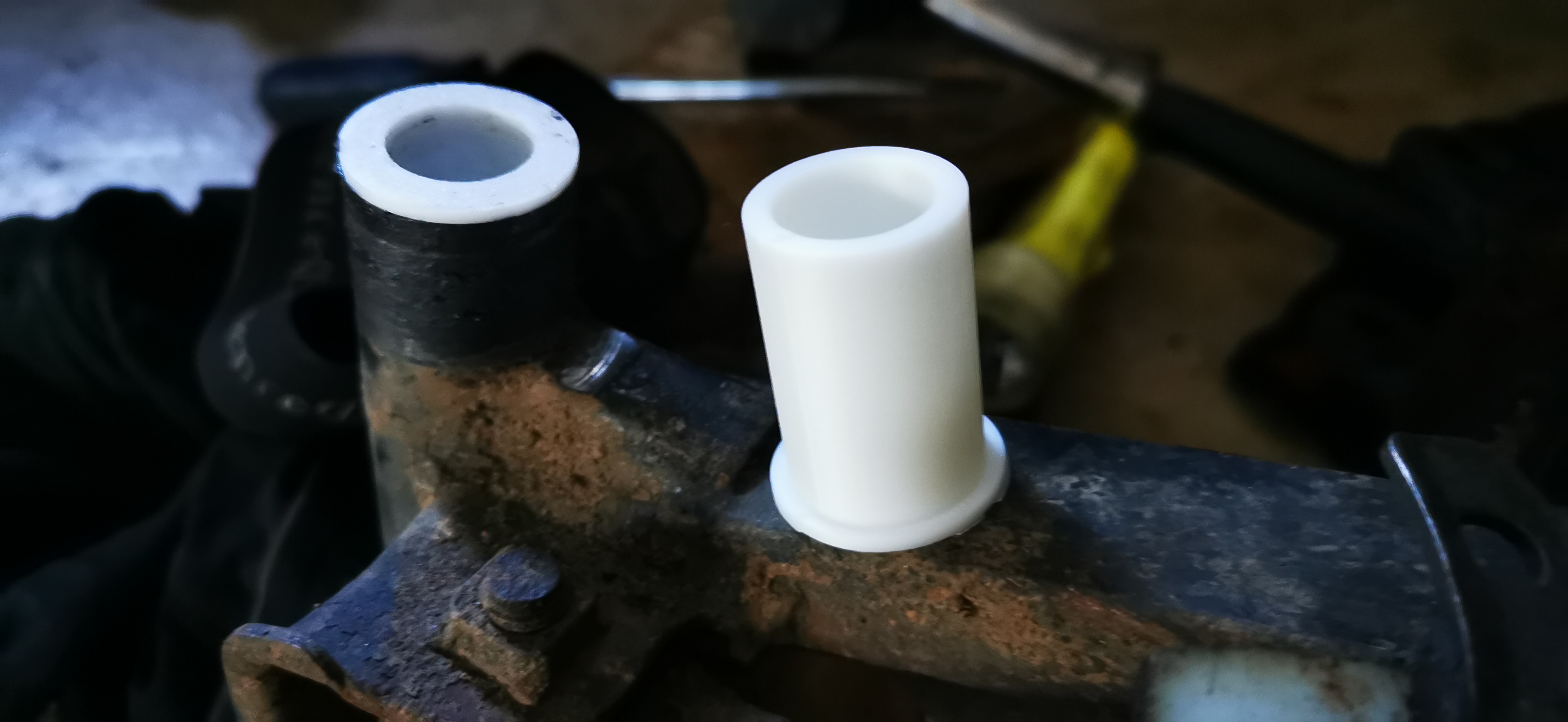 Yamaha DTMX 125 DT125MX set : sliding guide, tank mount, keychain and pivot bushing