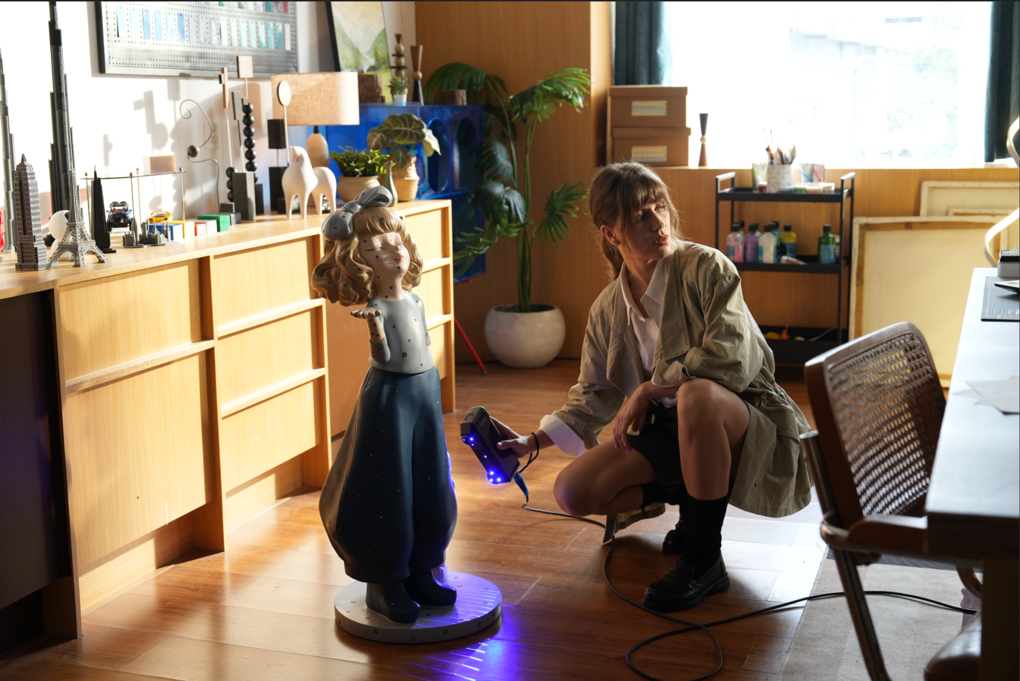 Bow‑knot Girl Floor Tray Statue