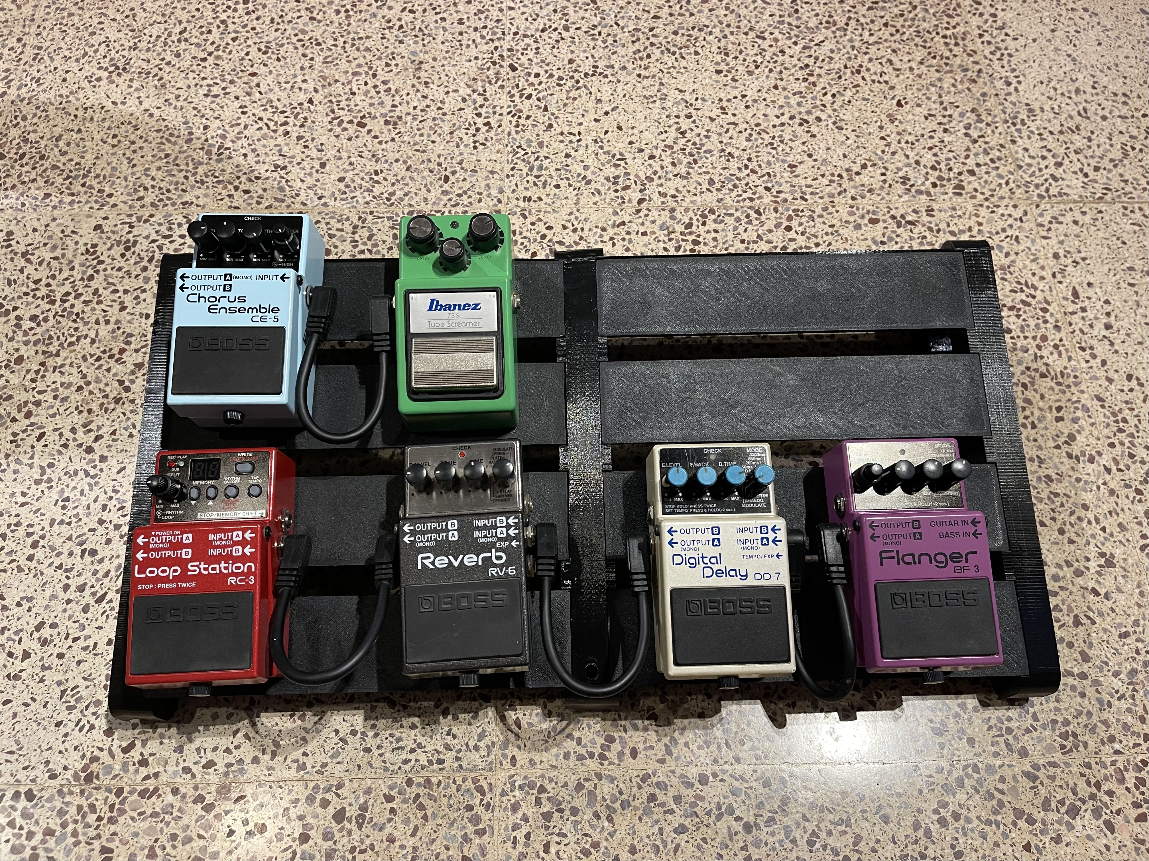 Medium size Guitar & Bass Pedalboard
