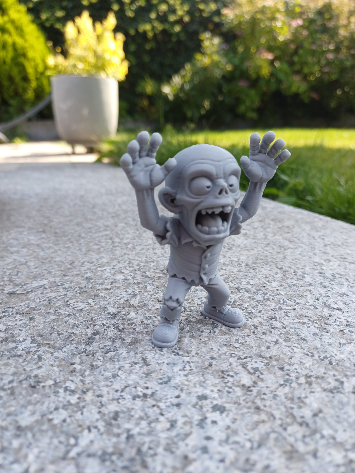 “Hands-Up Screamer” - Cartoon Zombie