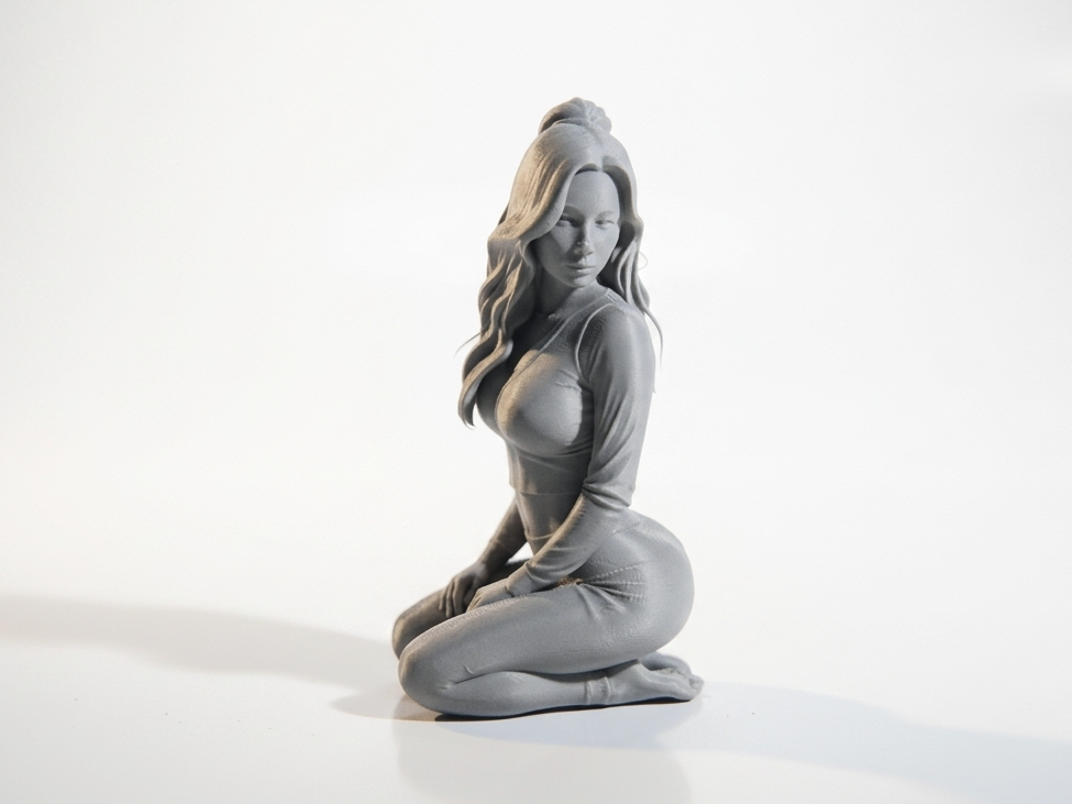 Kneeling Lady Figurine Female Art 3D Printable