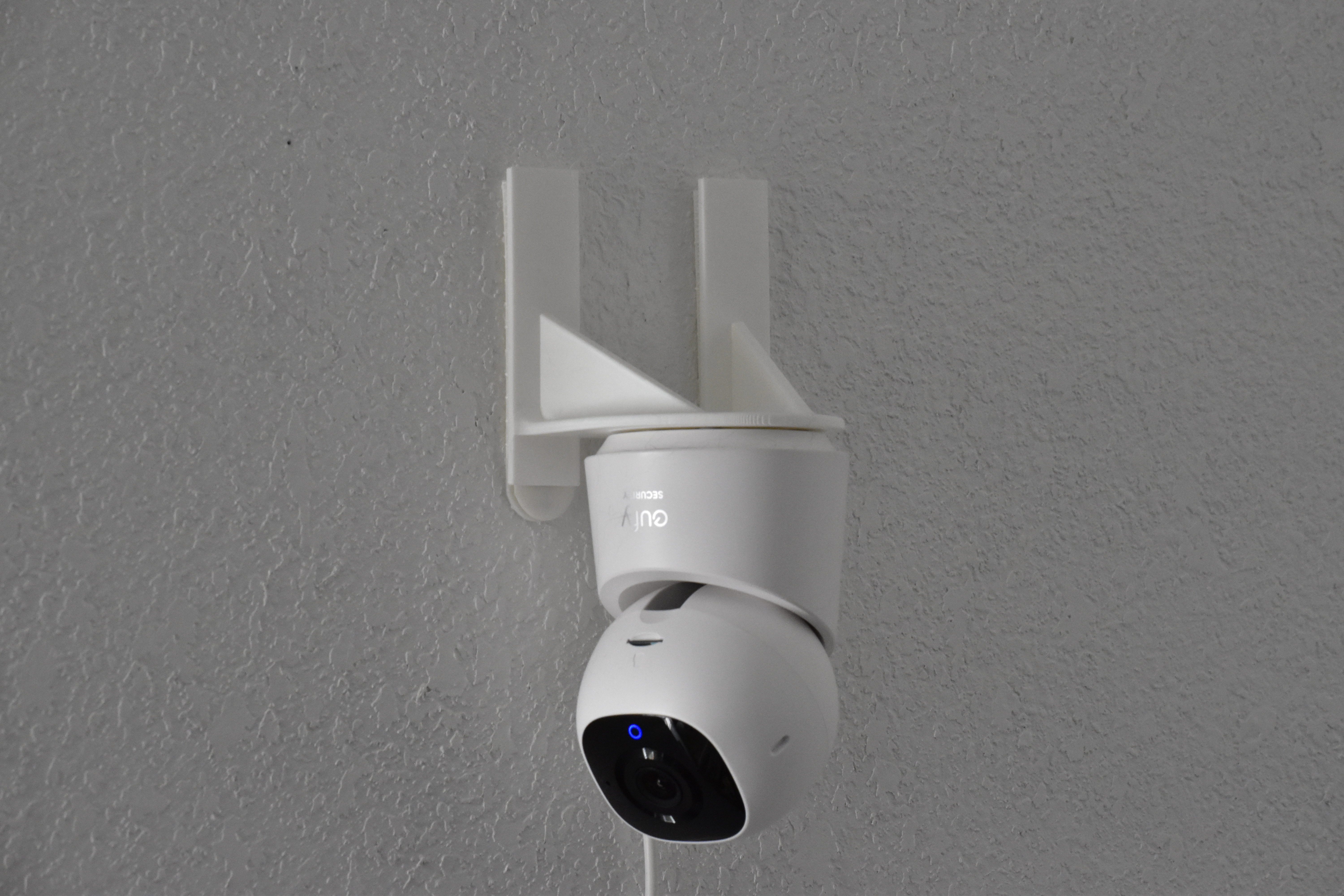 Eufy C220 Command Strip Wall Mount