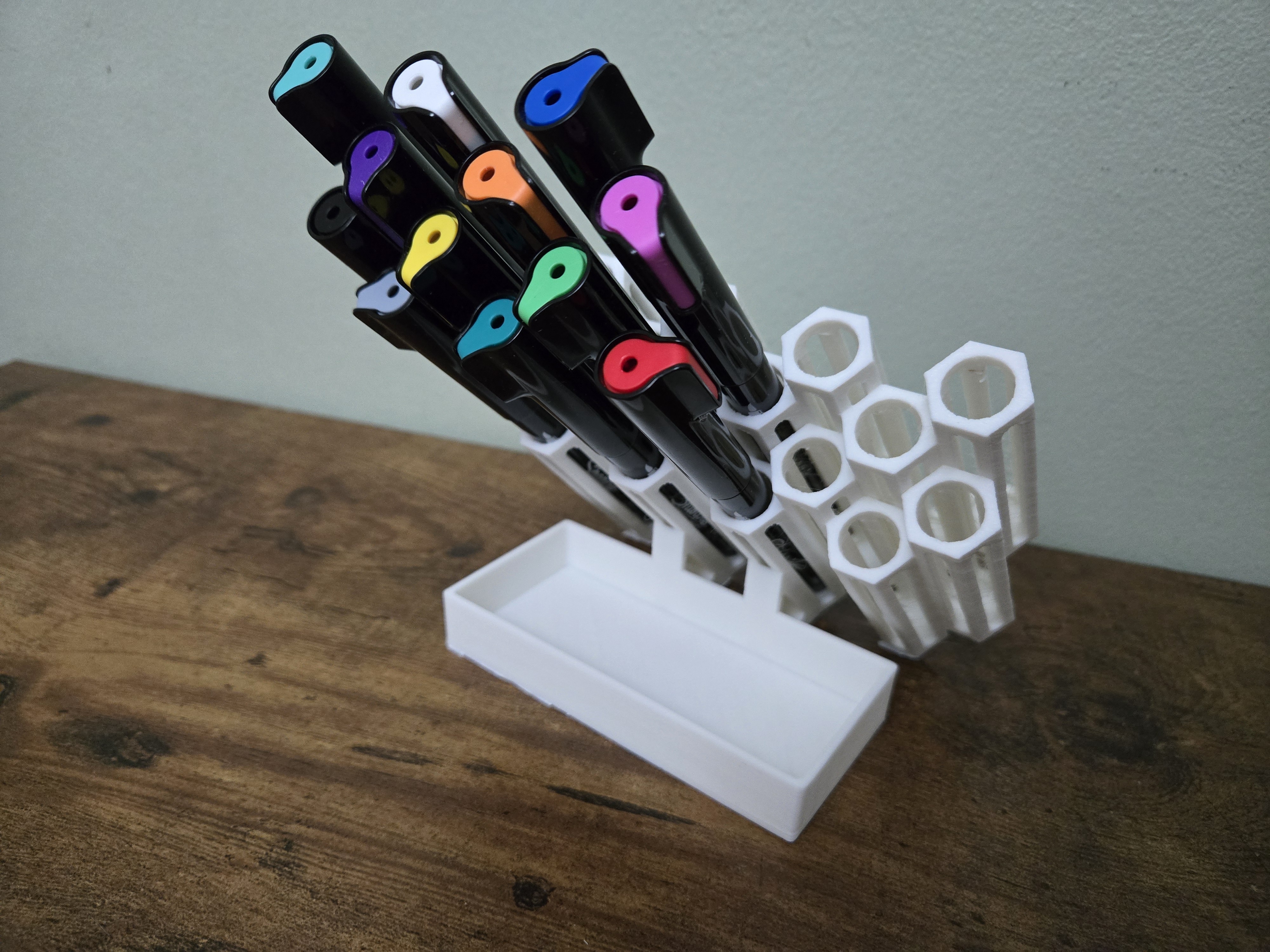 18 PEN HEX STAND