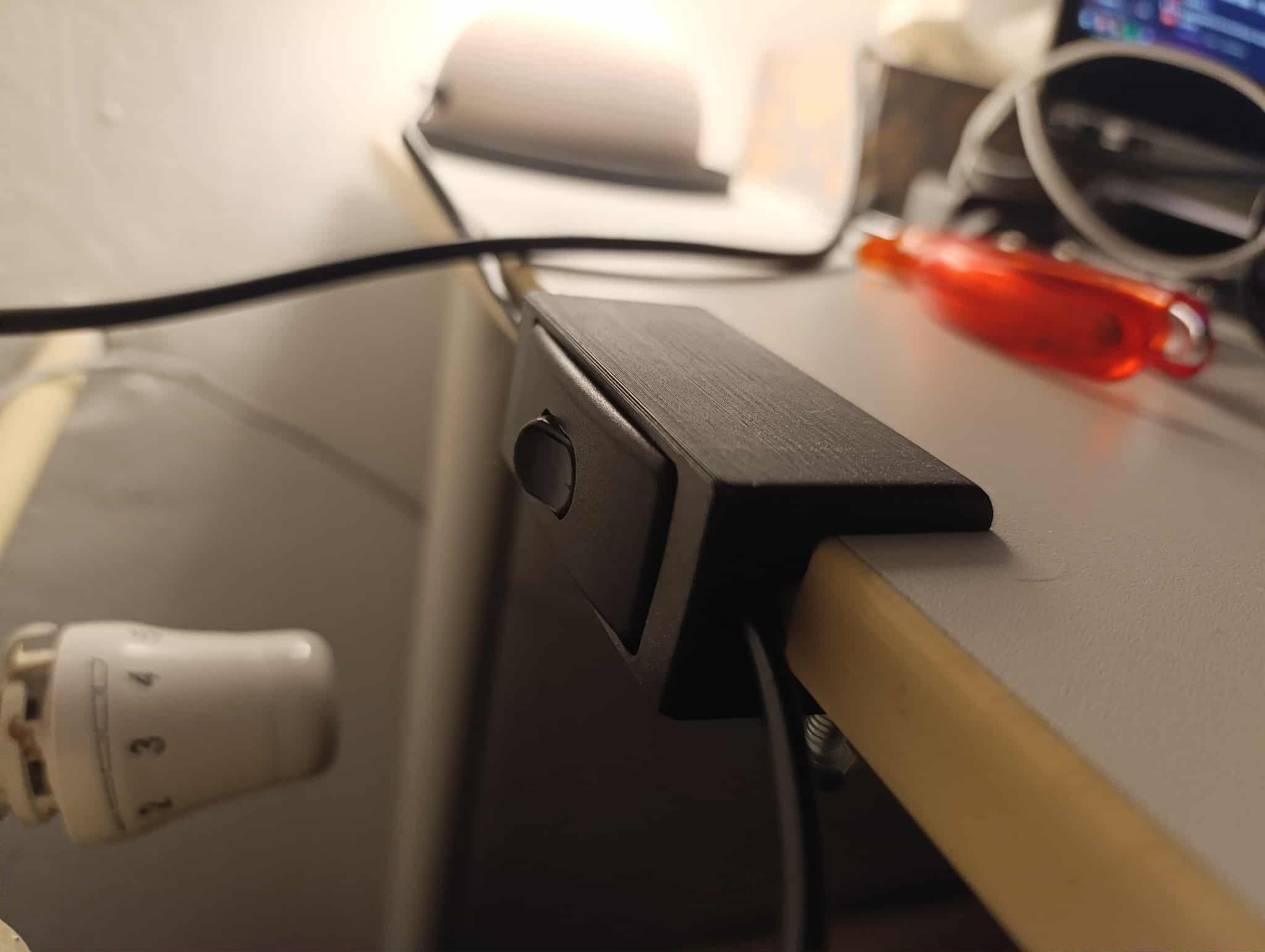 Table-mountable lamp switch holder