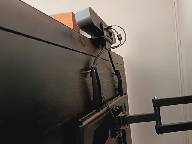 Logitech Meetup TV mount