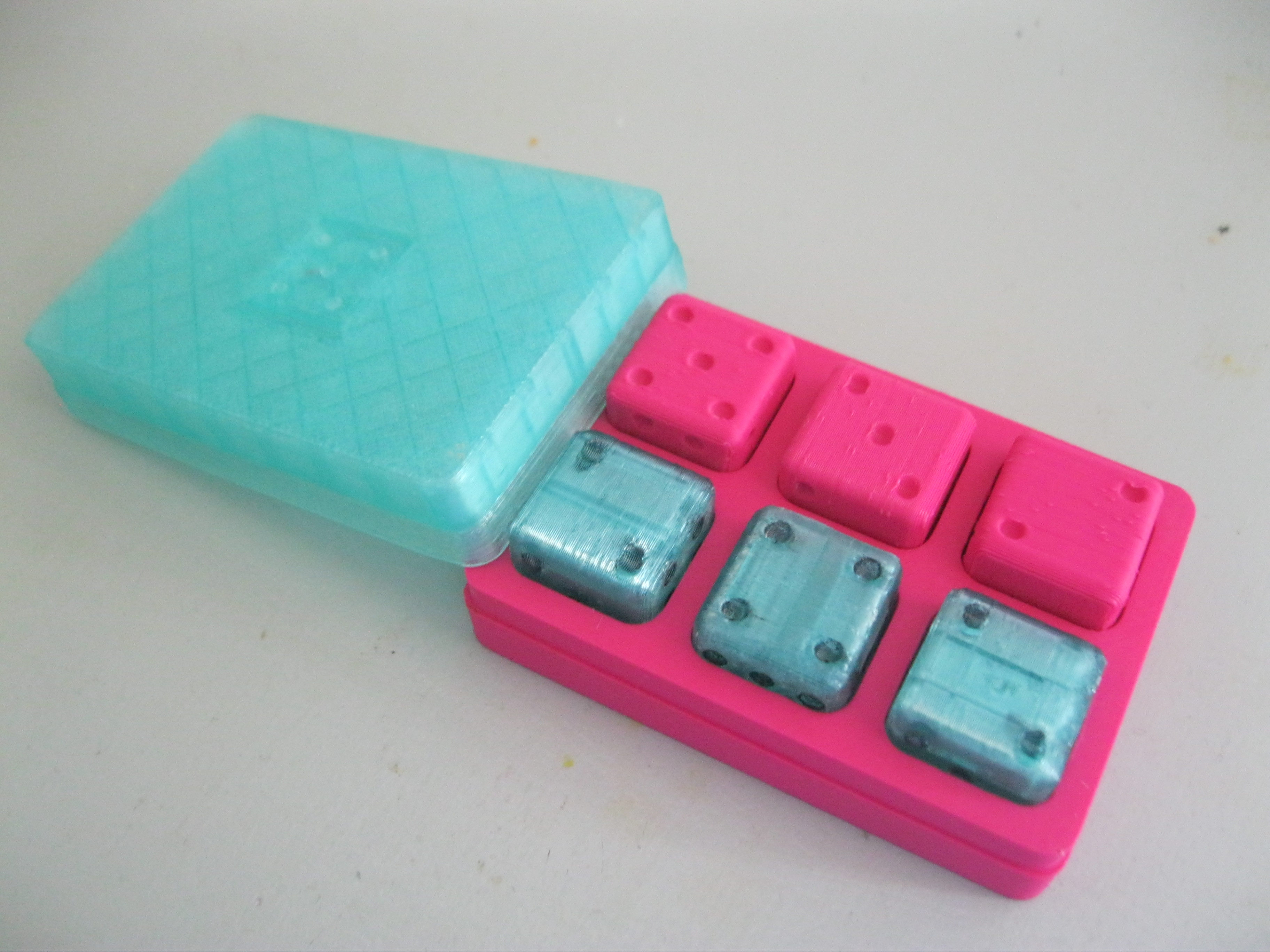 Compact Dice Case – Holds 6 Standard 16mm Dice