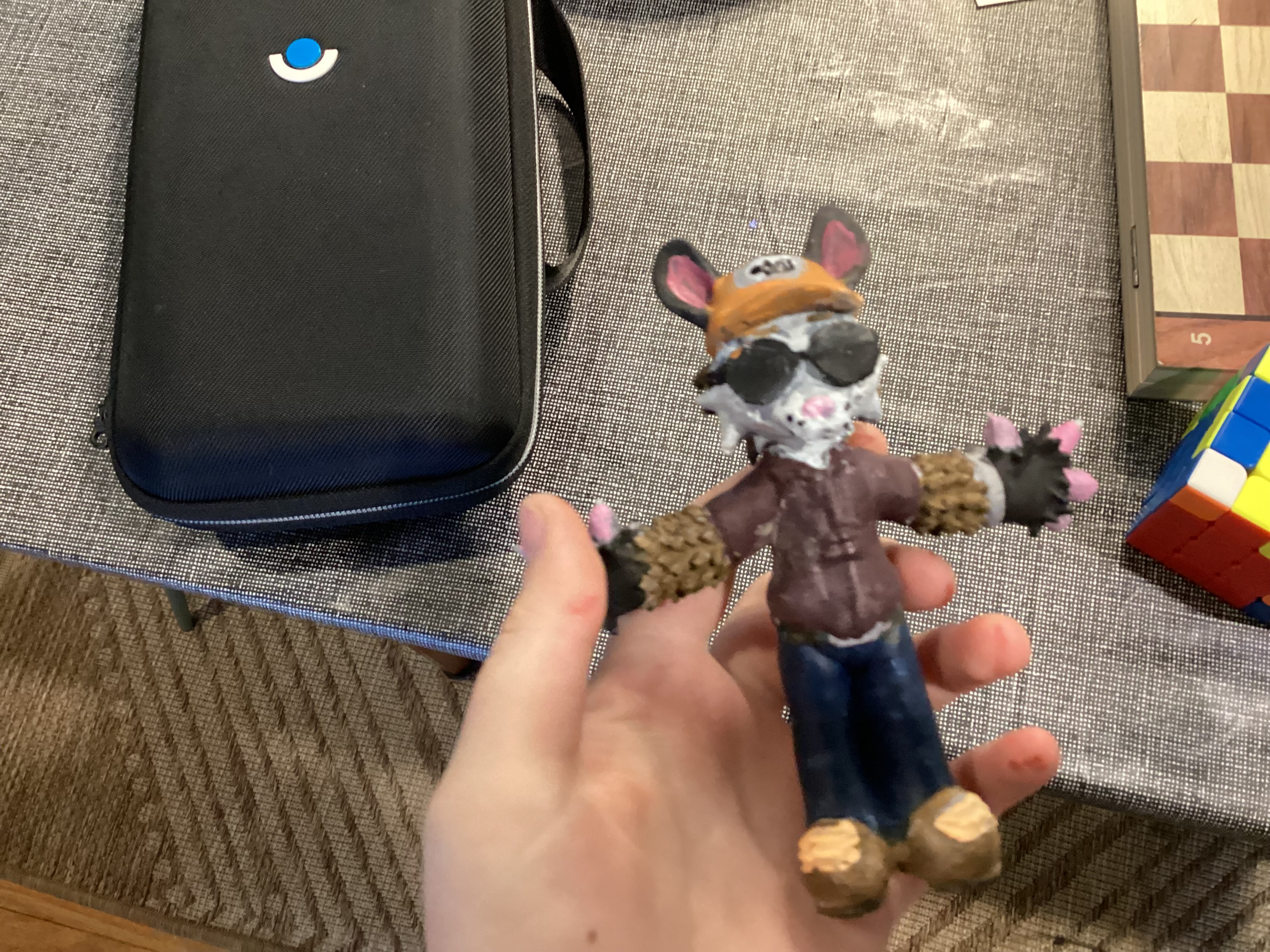 Dale gribble if he was a stupid opossum thingy