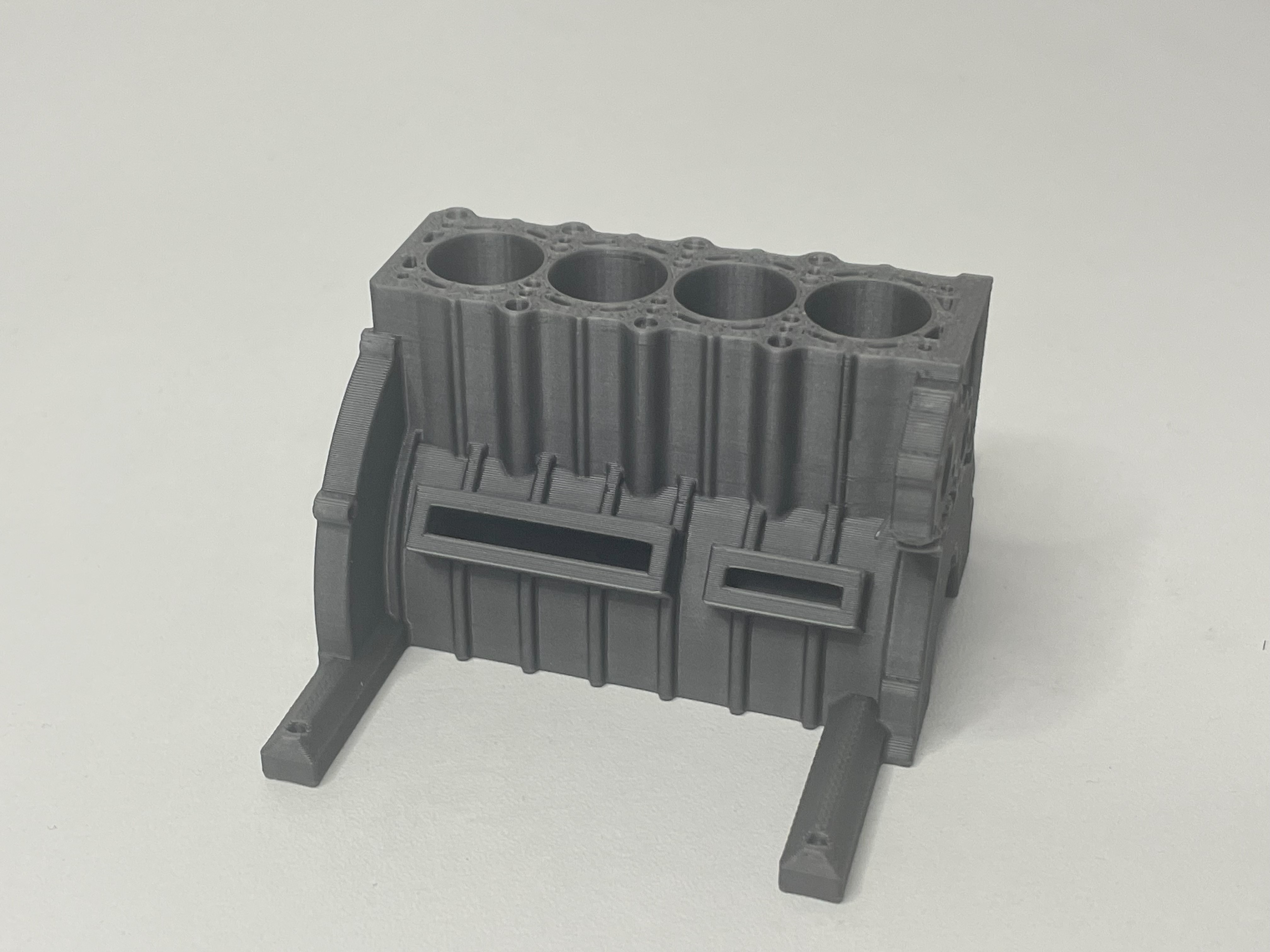 Miniatura 4 do modelo 3D Engine Block Pen Holder (USB,SD,microSD)