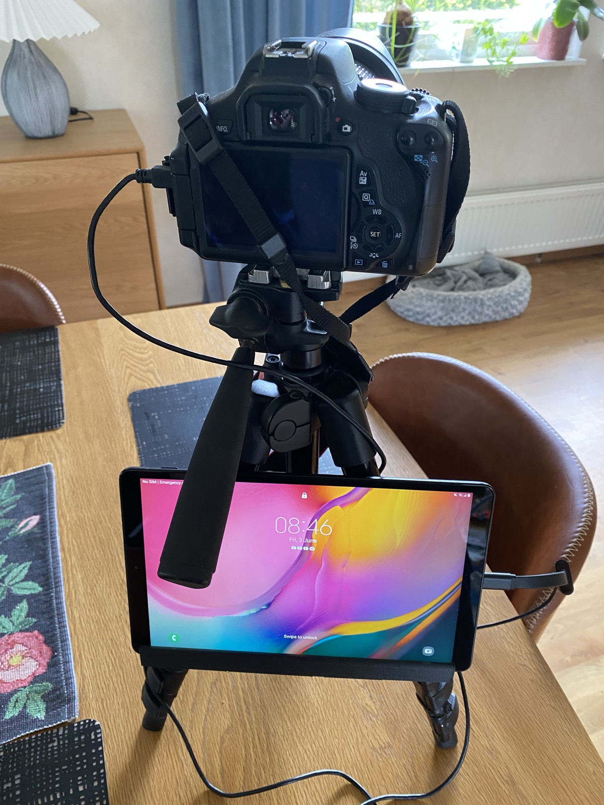 Tablet shelf for tripod