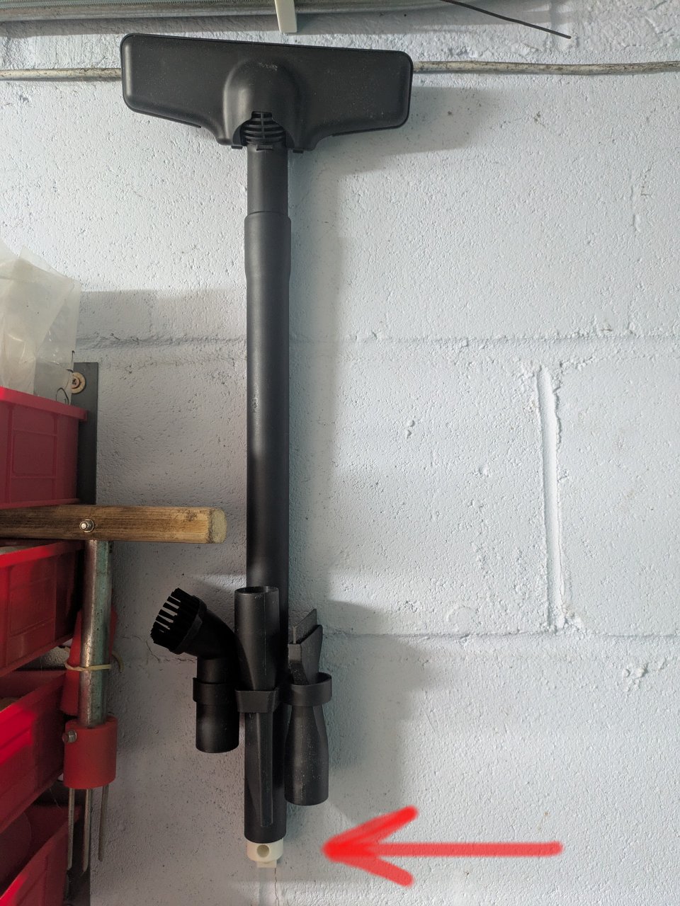 Parkside Cordless Vac 20V - PHSSA 20-Li D2 - Accessory Storage for wall mounting.