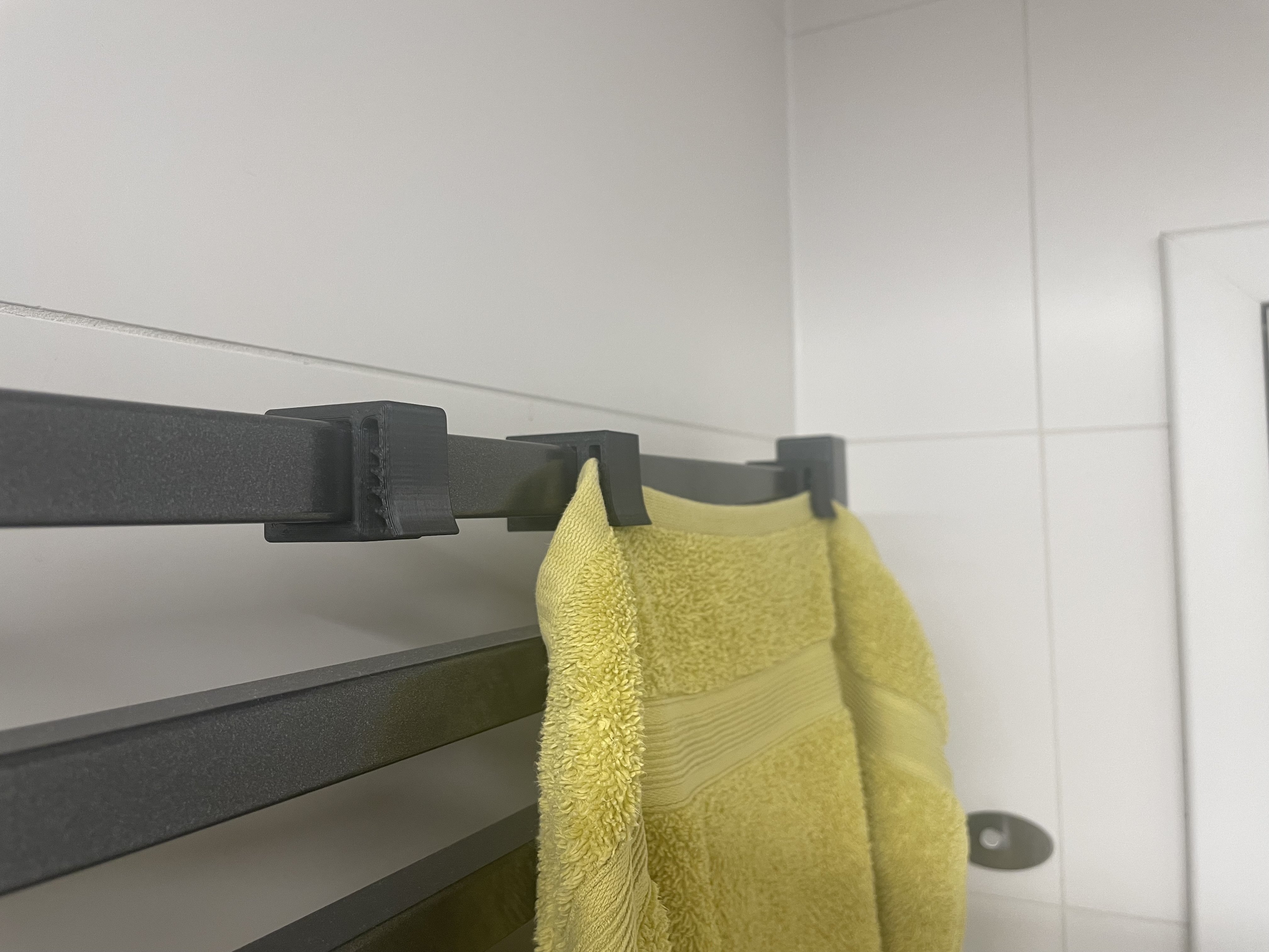 Towel holder for bathroom radiator with square ribs