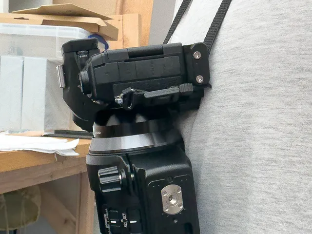 Camera strap baseplate