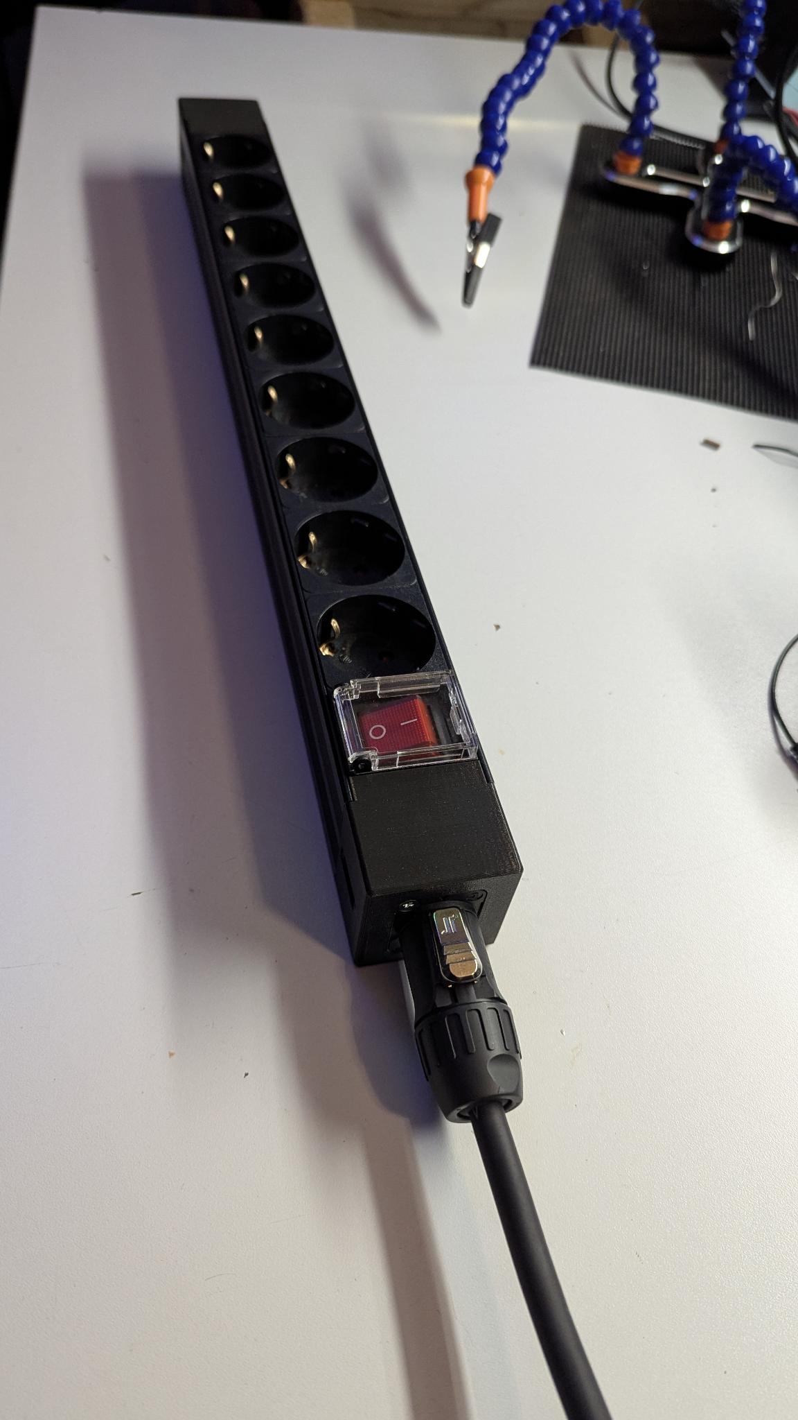 true1 PDU conversion daisychainable / Umbau Steckdosenleiste auf true1