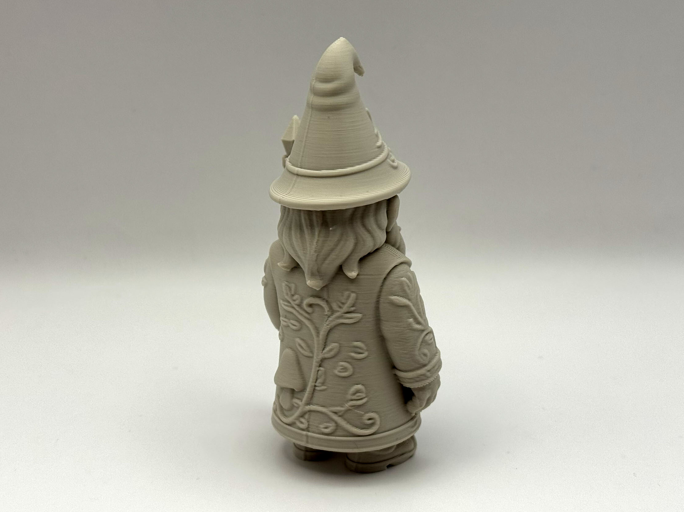 Miniatura 2 do modelo 3D Wizard Garden Gnome