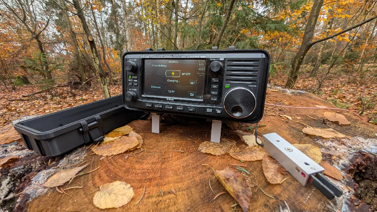 Icom IC-705 variably expandable rugged box by OK1HRA | Download