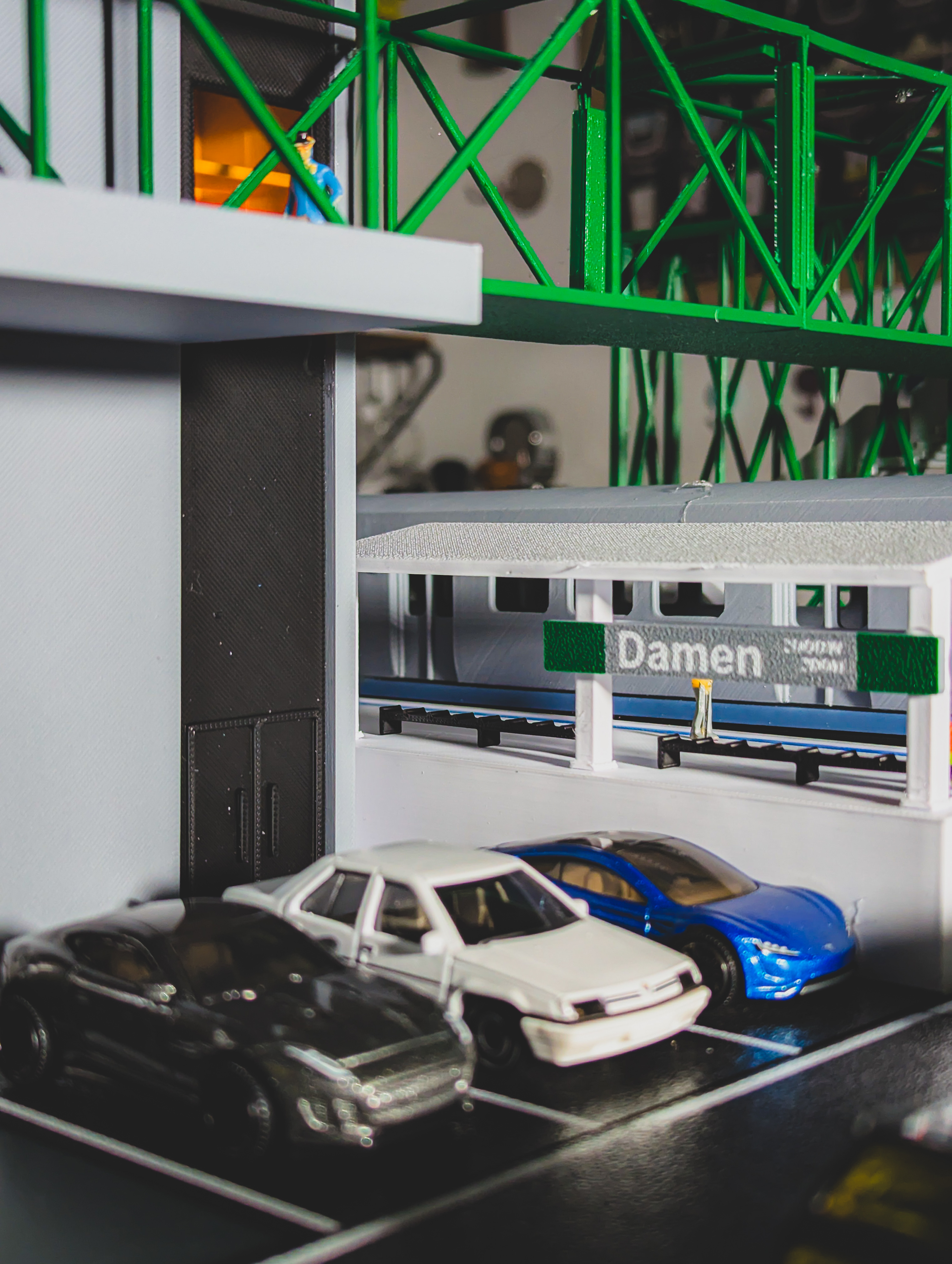 CTA Damen Green Line Station - 1:64 Scale Diorama — thumbnail 11