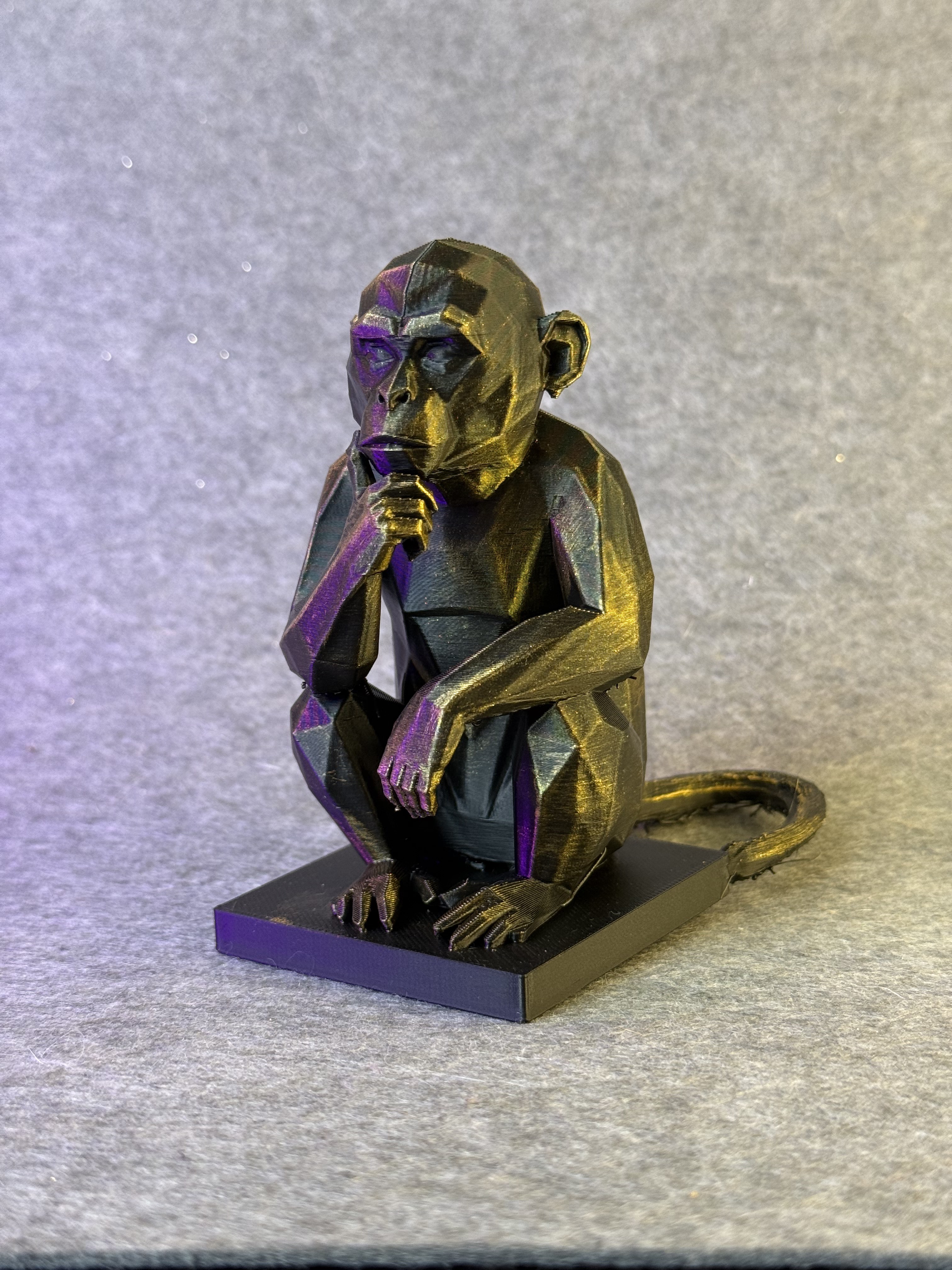 Miniatura 3 do modelo 3D Low-Poly Thinking Monkey - Geometric Philosopher Chimp