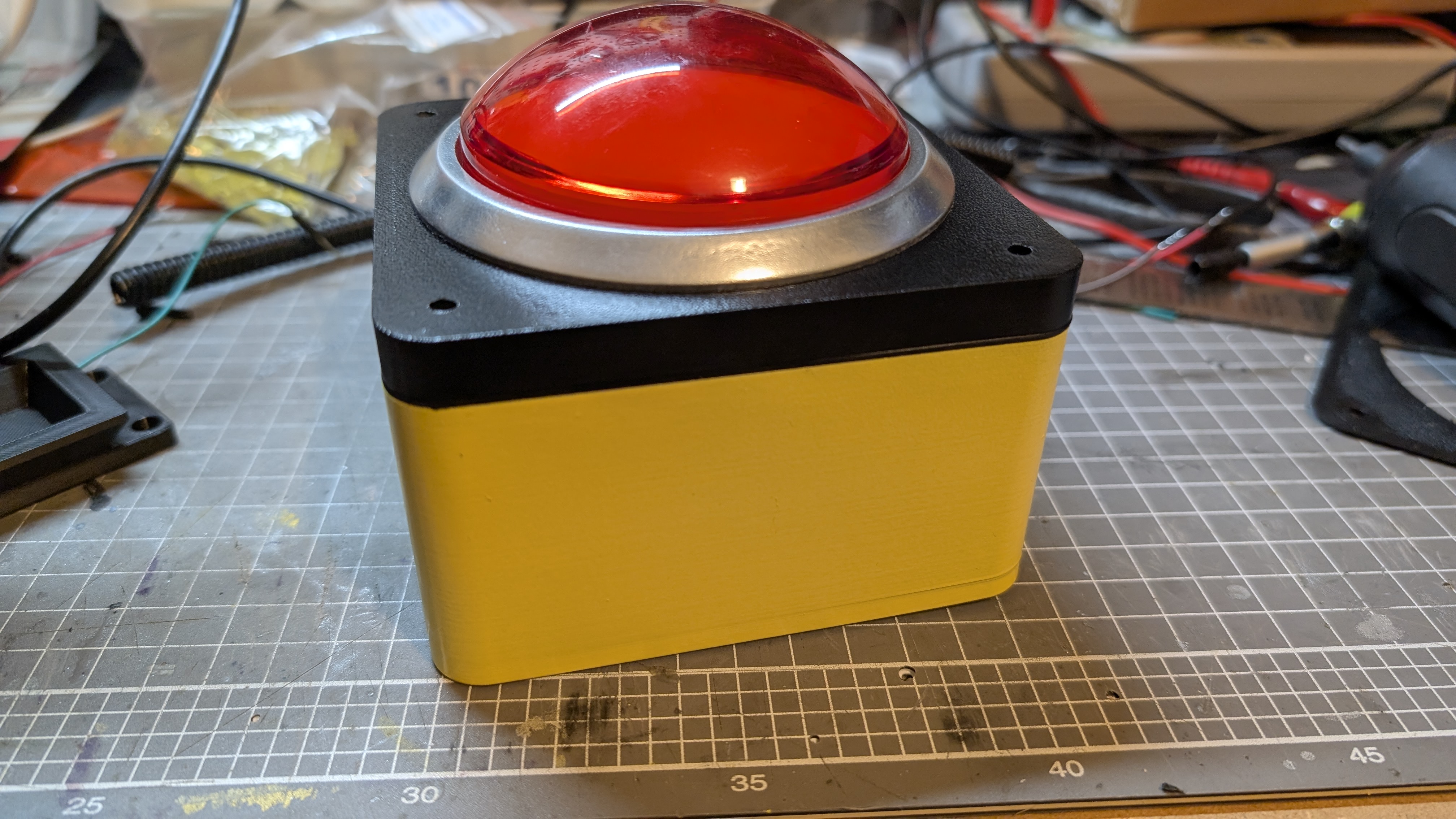 Miniatura 2 do modelo 3D Arcade game button/buzzer enclosure