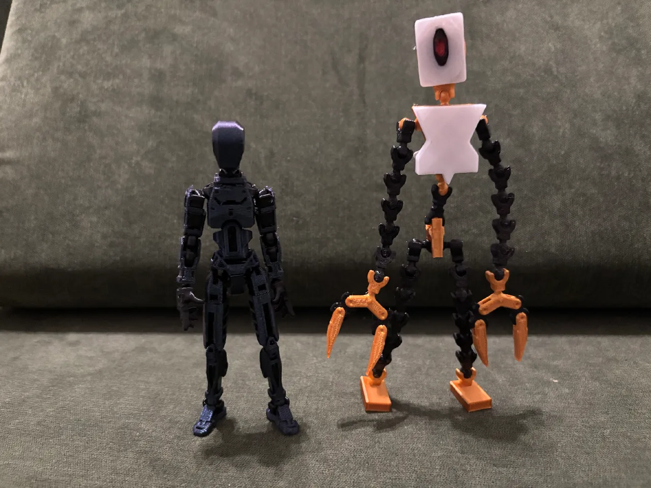 AQ7F54 - a Lucky 13 Based Jointed Robot by SP1RE3 | Download free