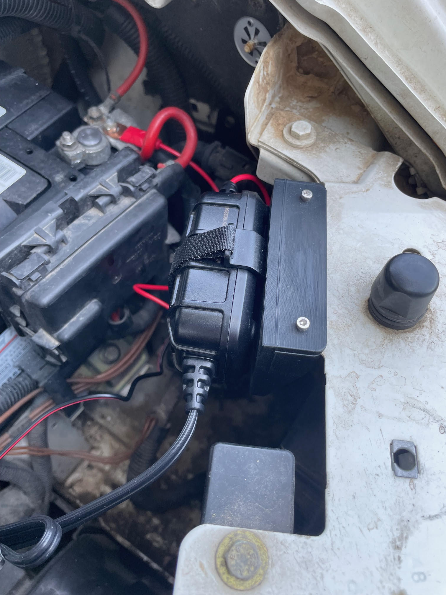 Rialta Battery Maintainer Mount