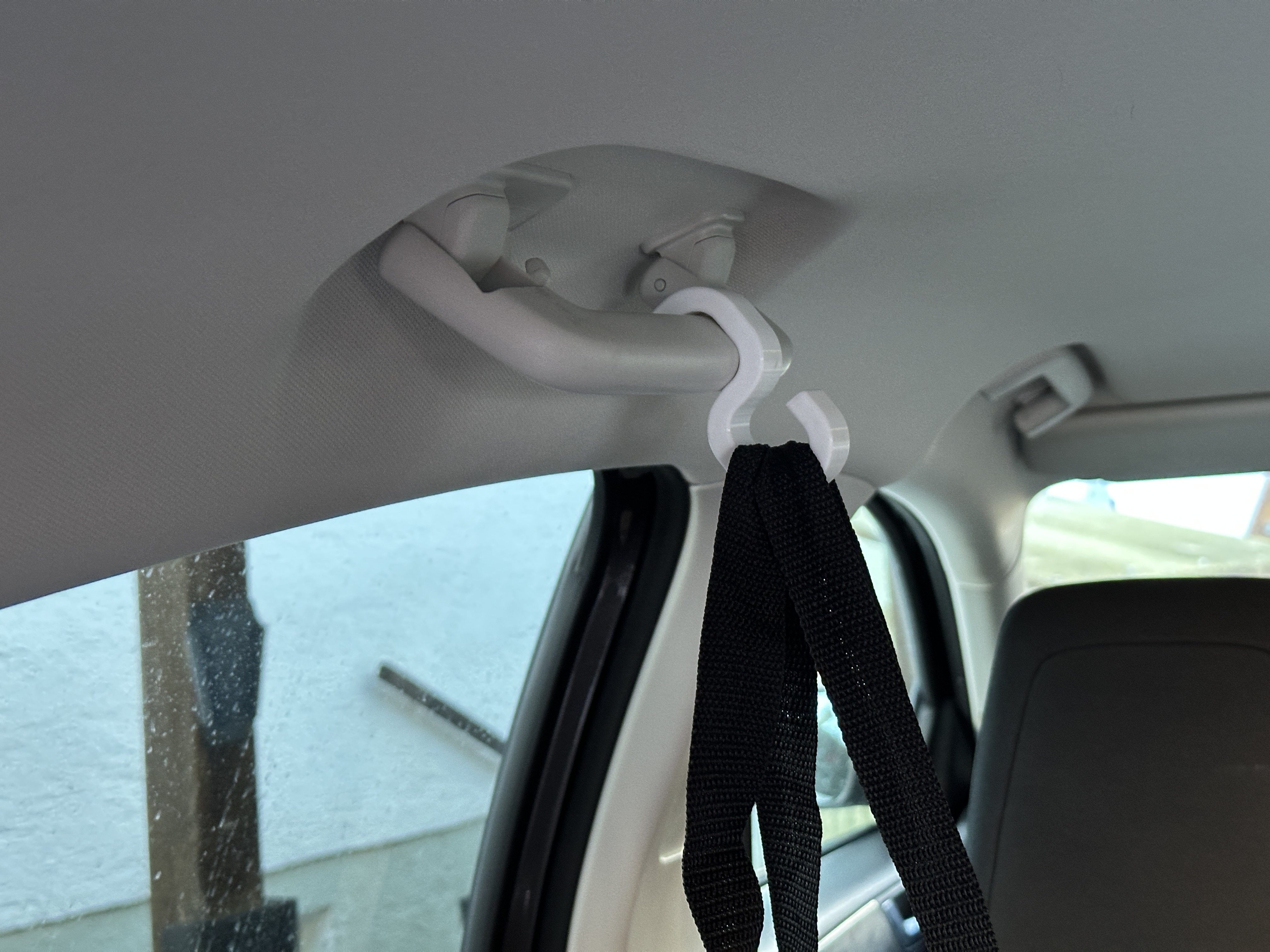 Hook for roof handle (Ford Focus MK4)