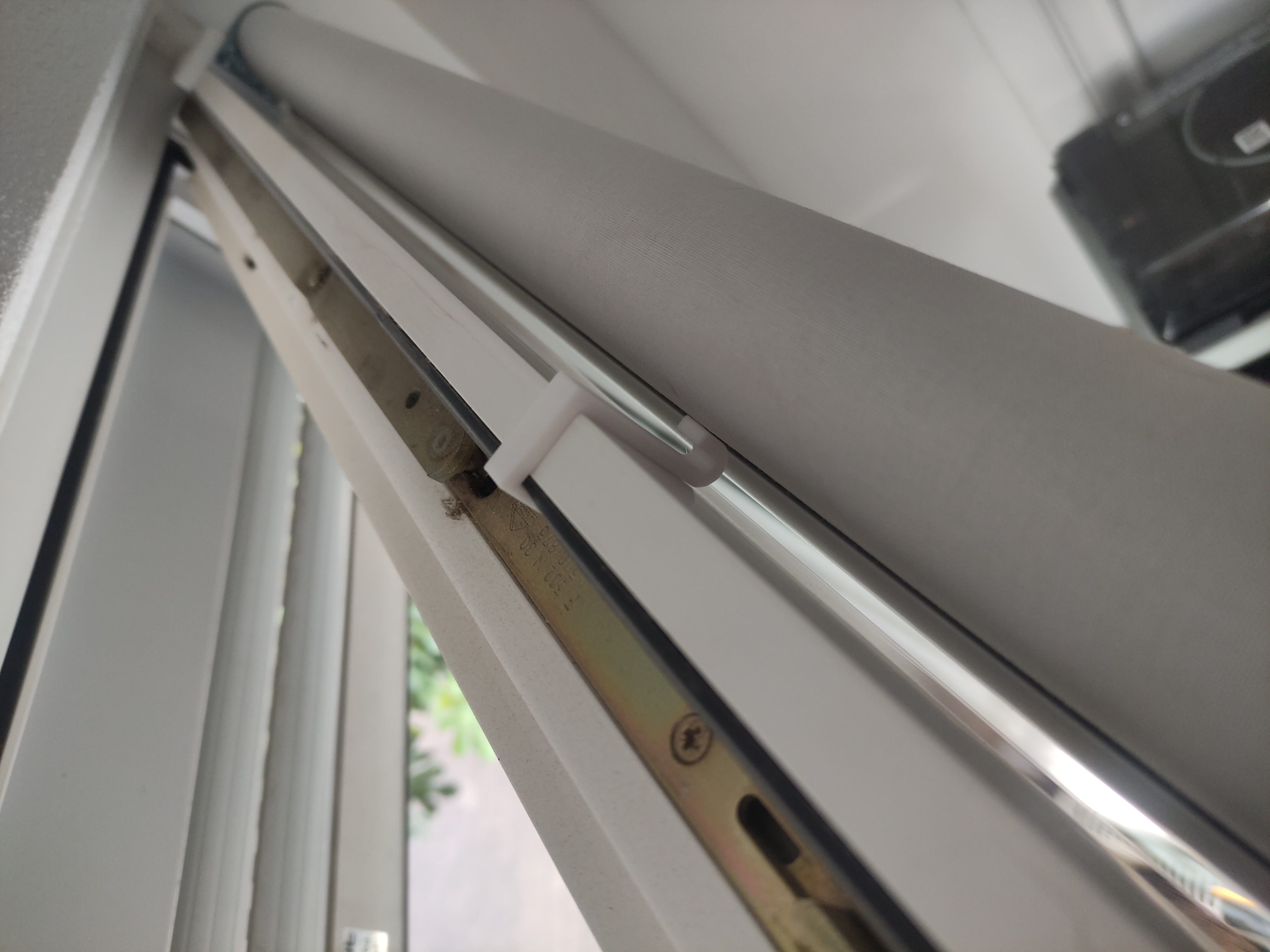 Window Hook behind Blinders — miniatura 3