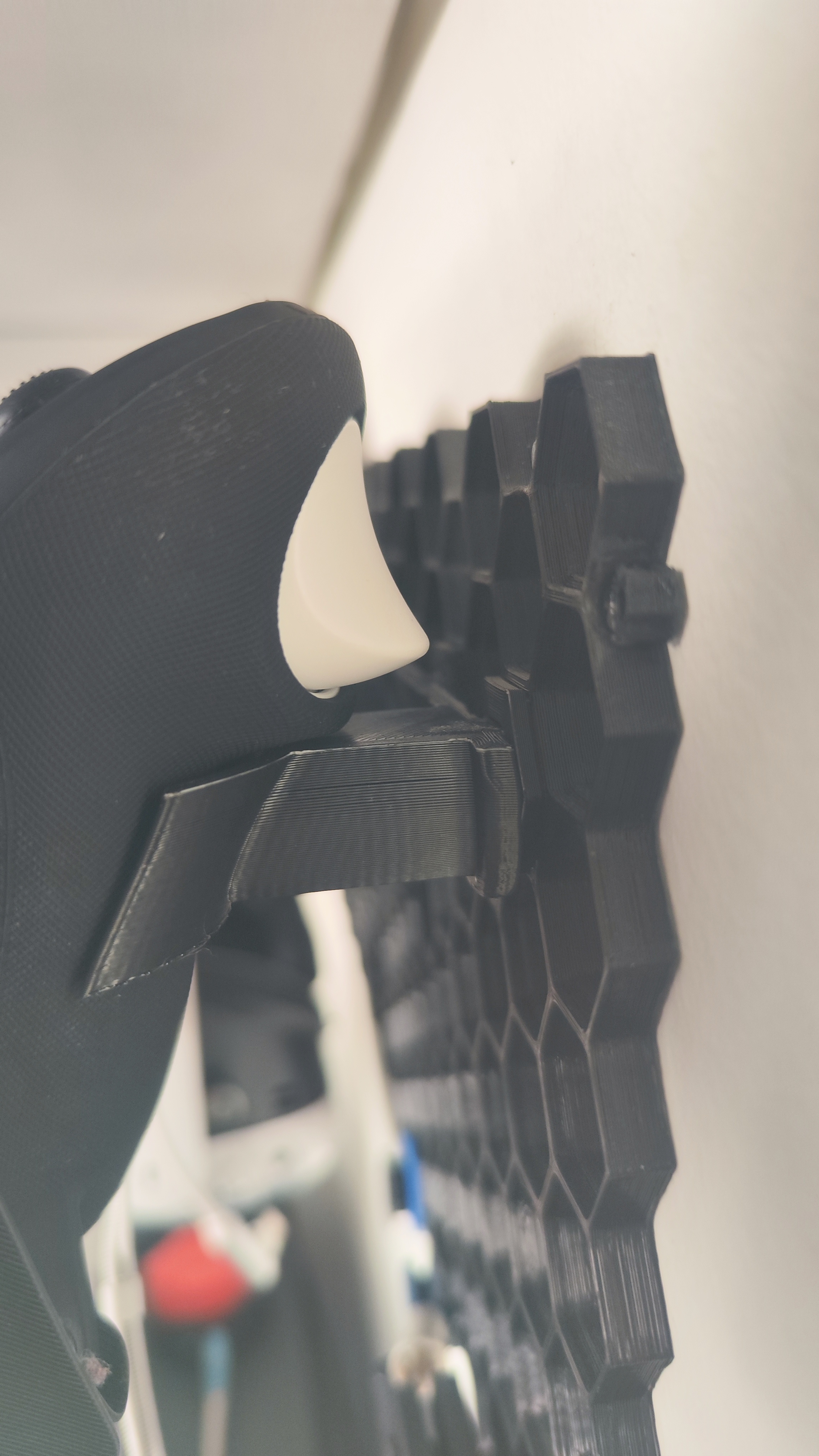Holder to Quest's controls with silicone cover (Quest 3)