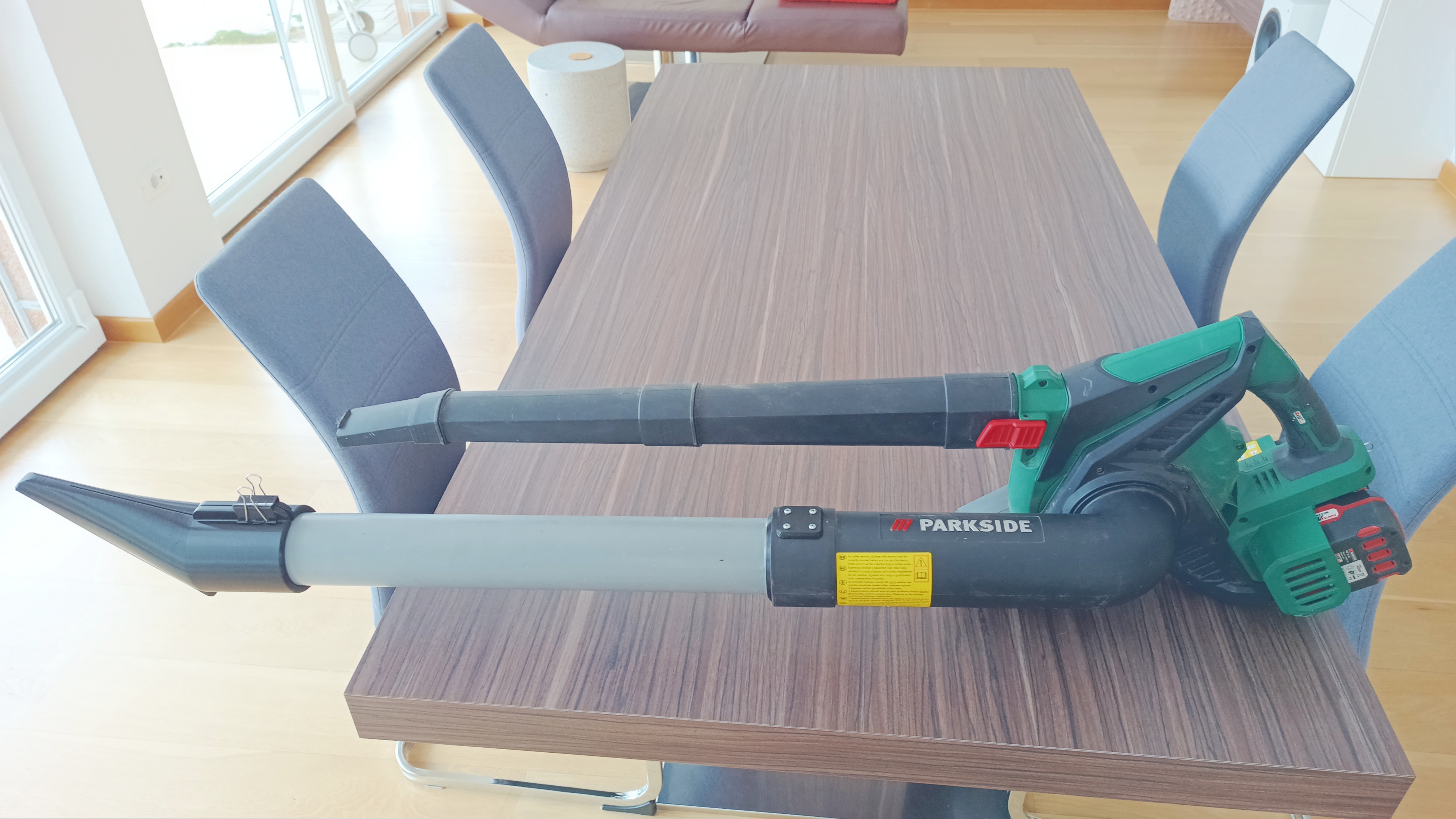 Adapter for 75 mm PE sewer pipe for the Parkside leaf blower with small debris attachment