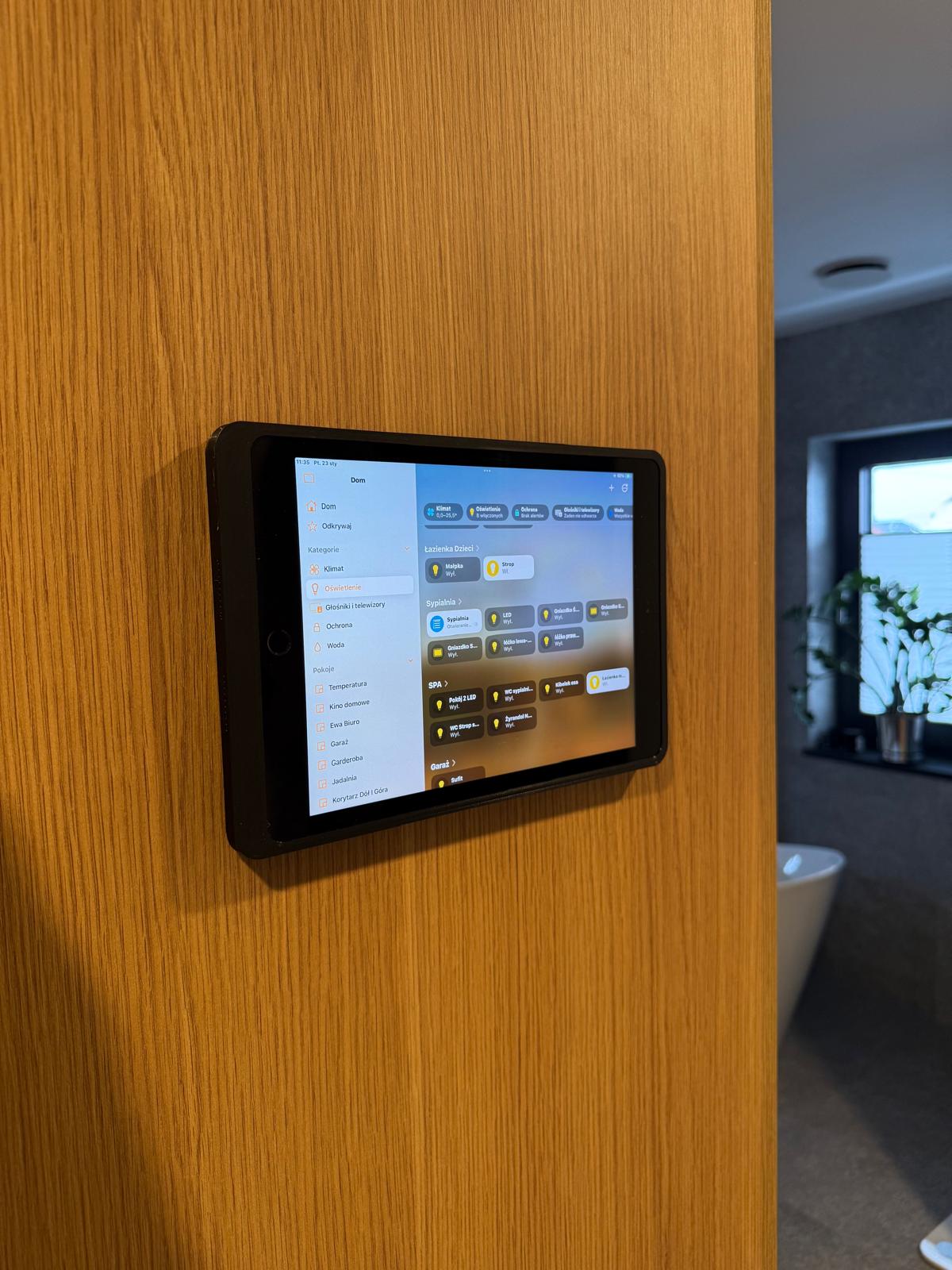 iPad na ścianie – magnetyczna ramka 3D do sterowania Smart Home — miniatura 2