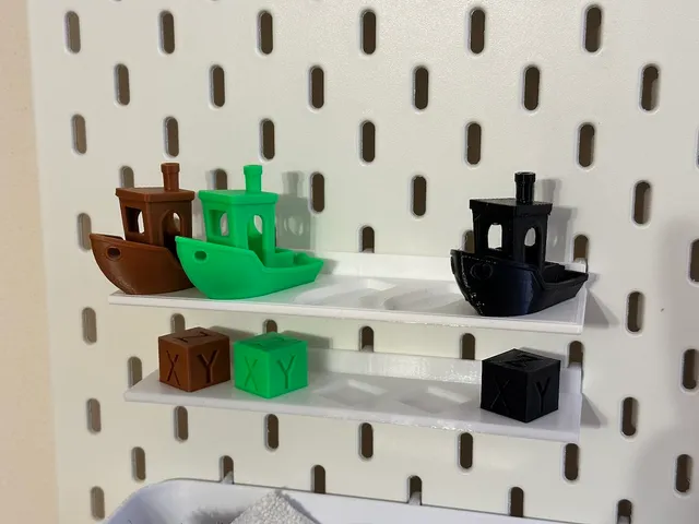 Skadis Calibration Cube Display
