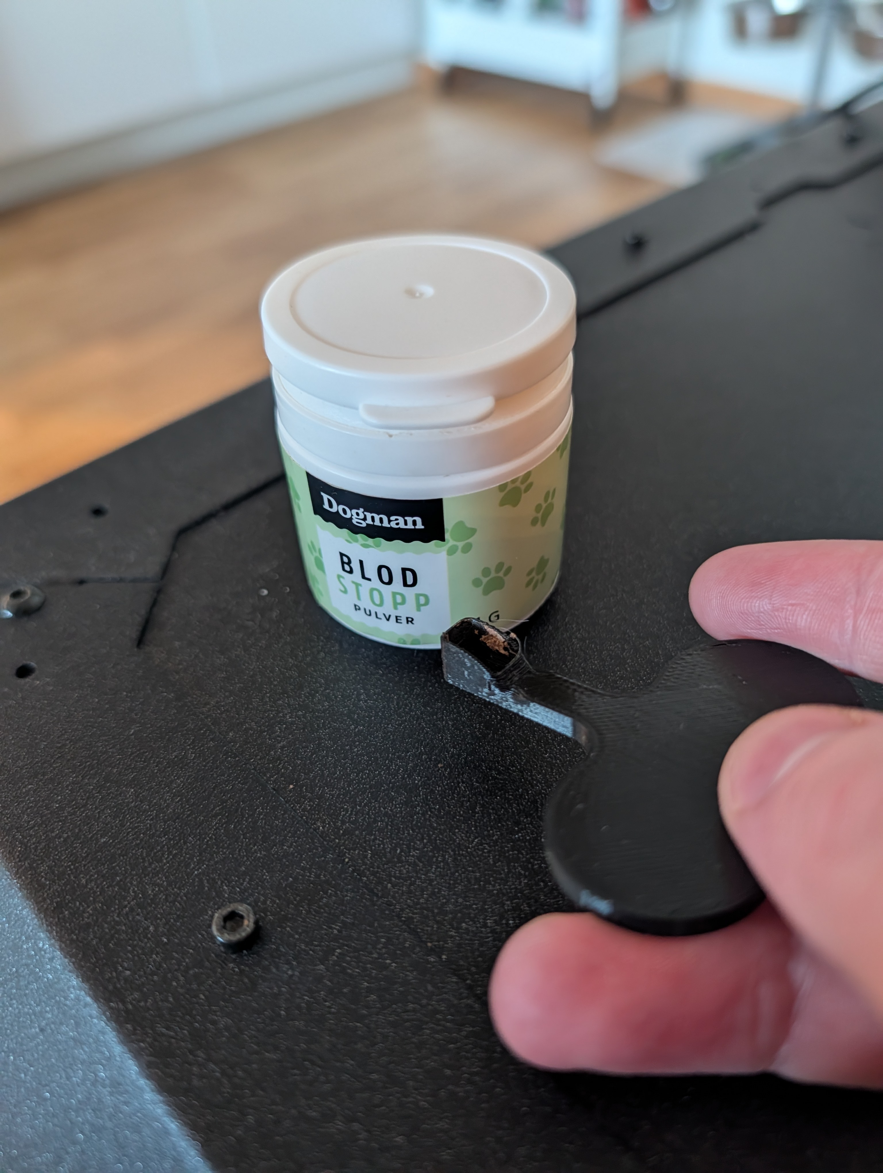 Claw trimming blood stop applicator