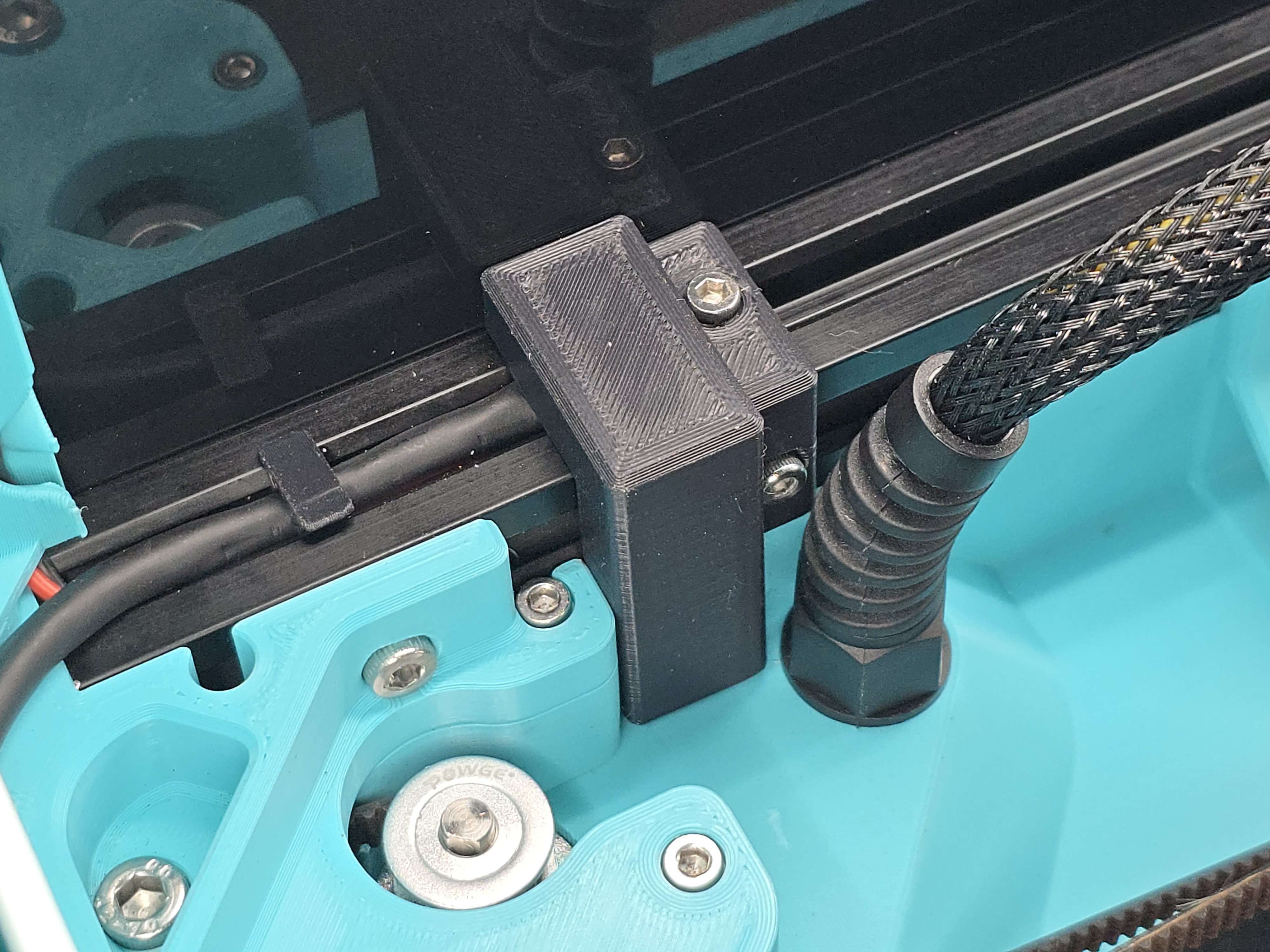 Ender 3 NG v1.2 8 mm LED cable cover with screws